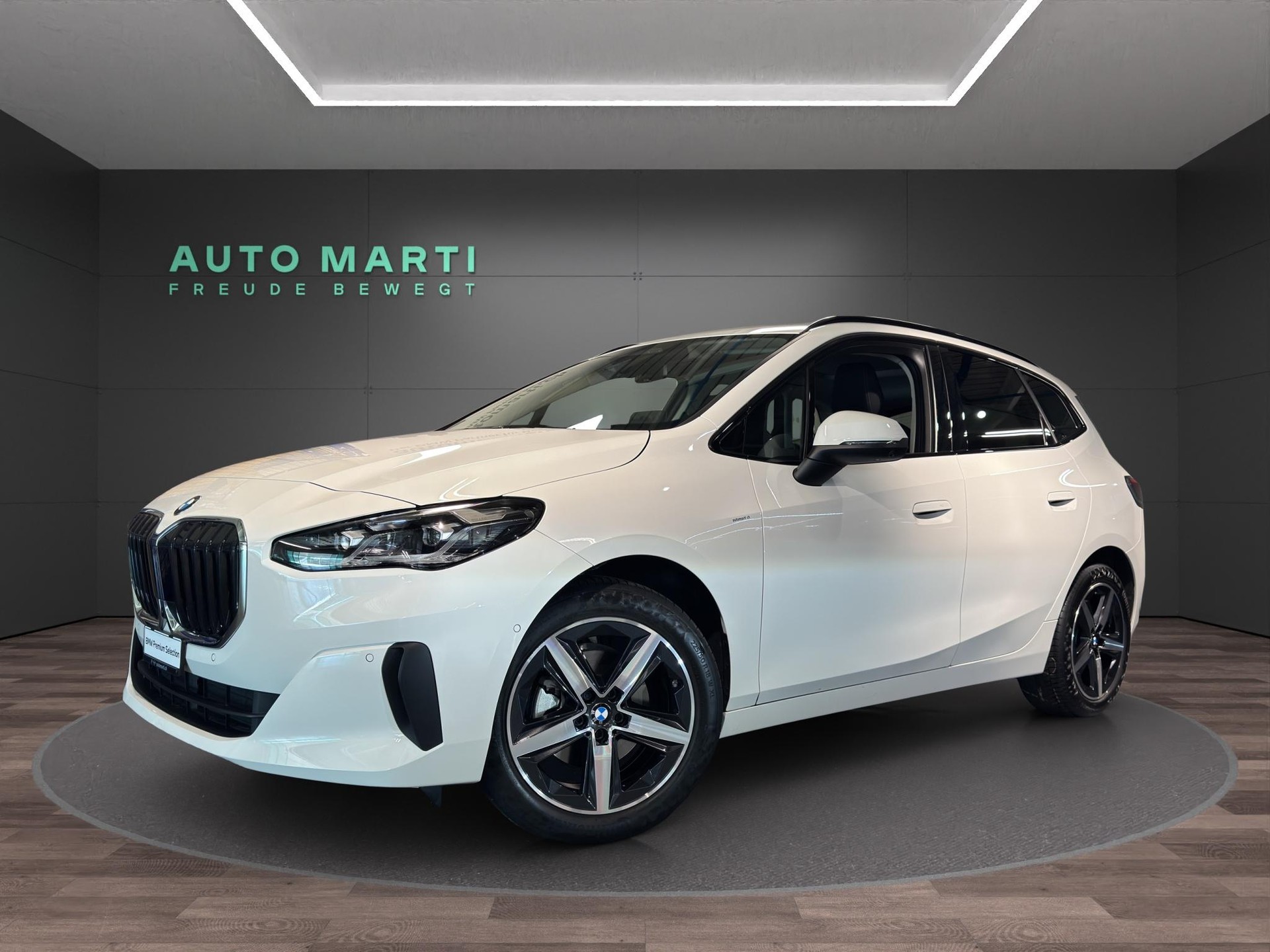 BMW 218d Active Tourer-image-0