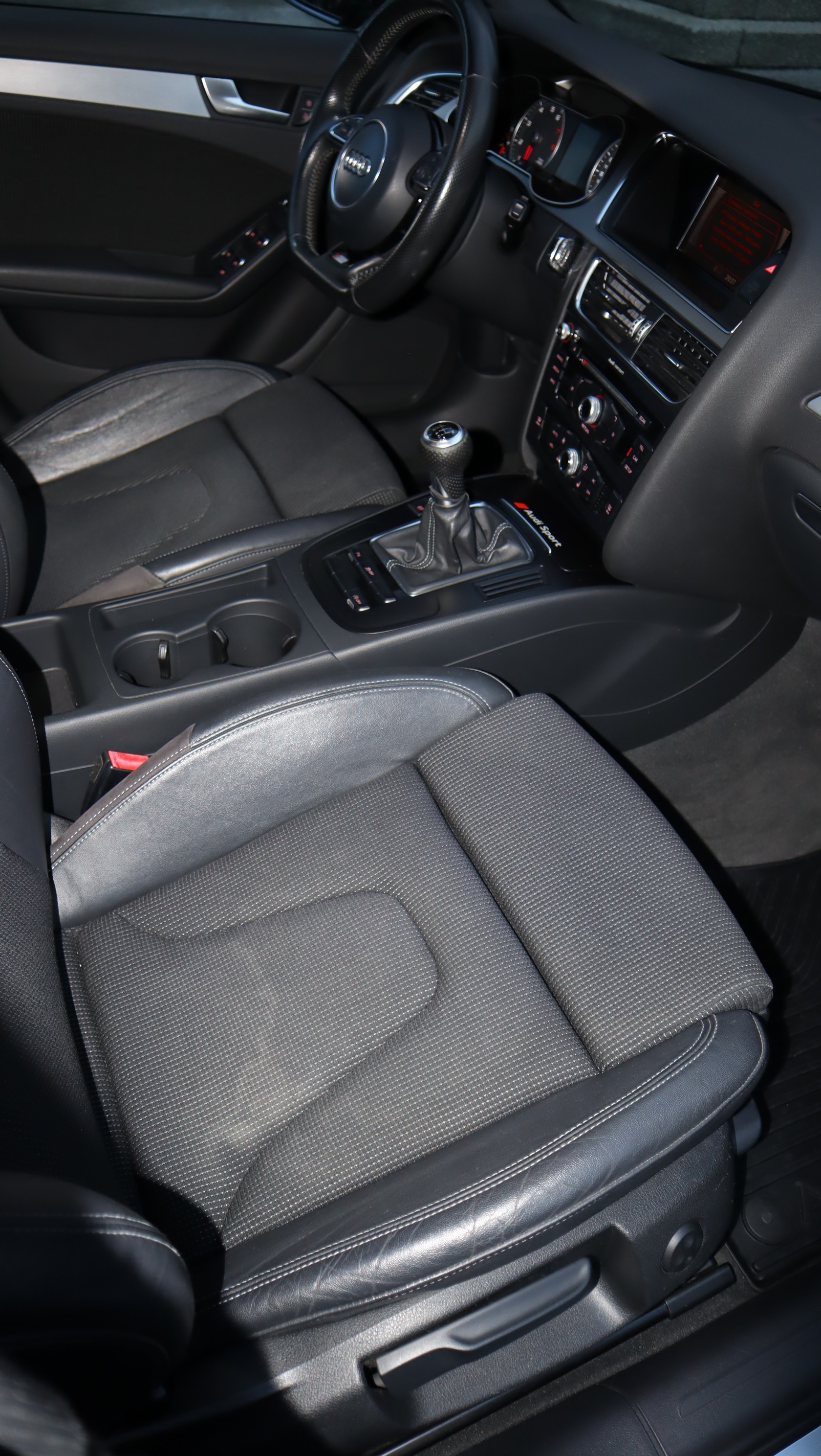 AUDI A4 Avant 1.8 TFSI-image-8