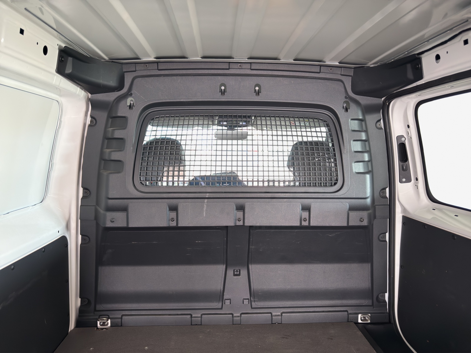 VW Caddy Cargo 2.0TDI-image-12