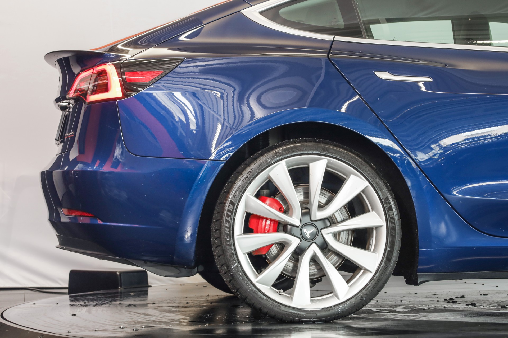 TESLA Model 3 Long Range Dual Motor AWD-image-4