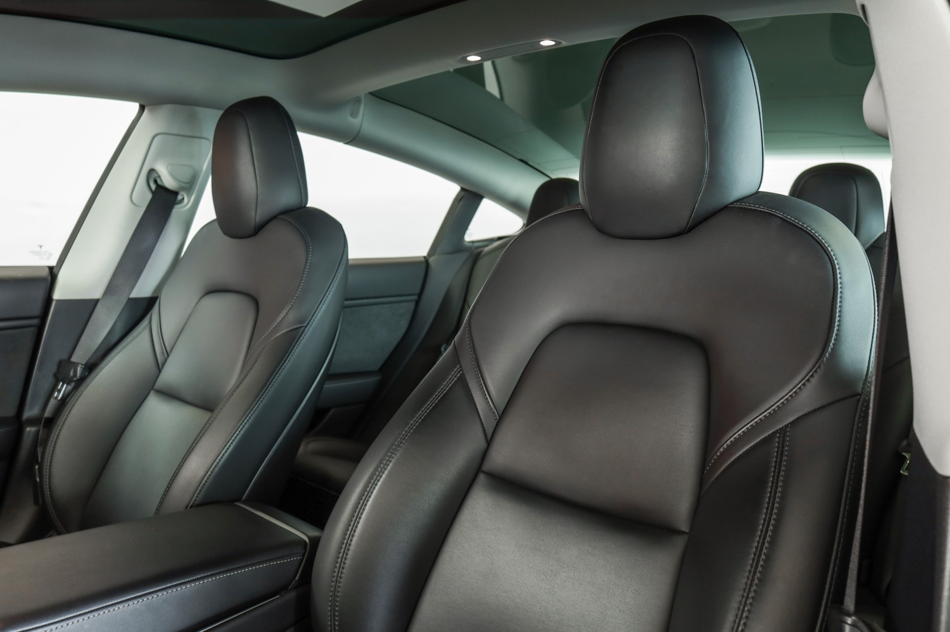 TESLA Model 3 Long Range Dual Motor AWD-image-10