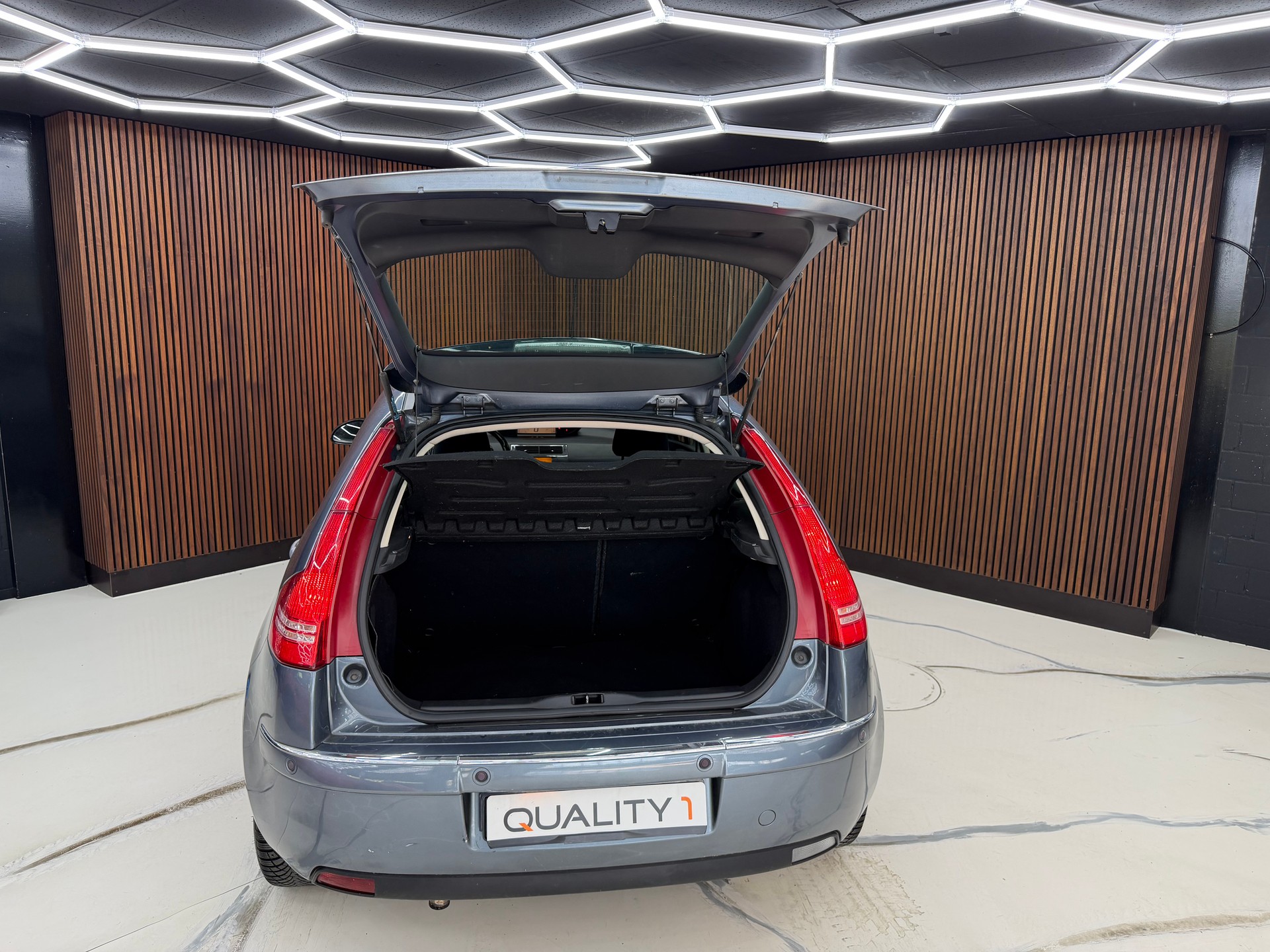 CITROEN C4 Berline 2.0i 16V Exclusive Automatic-image-14