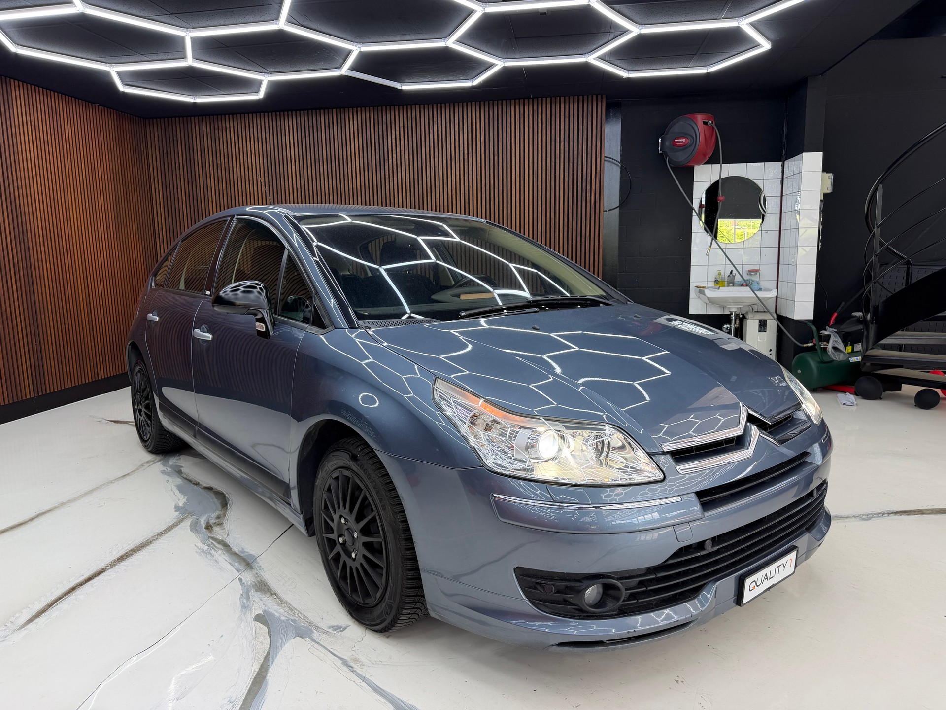 CITROEN C4 Berline 2.0i 16V Exclusive Automatic-image-2