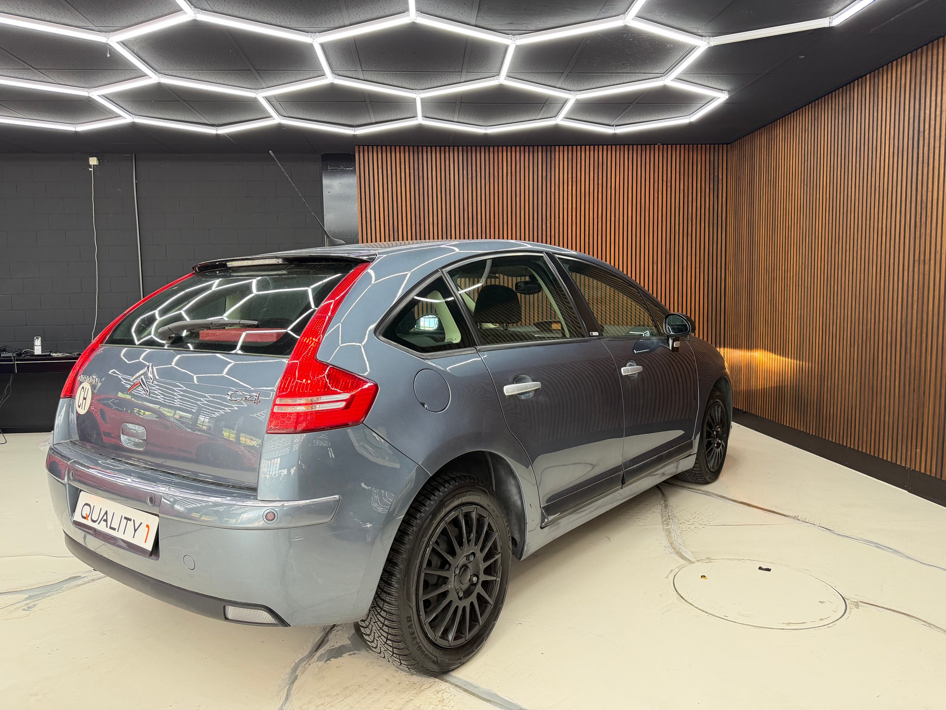 CITROEN C4 Berline 2.0i 16V Exclusive Automatic-image-5