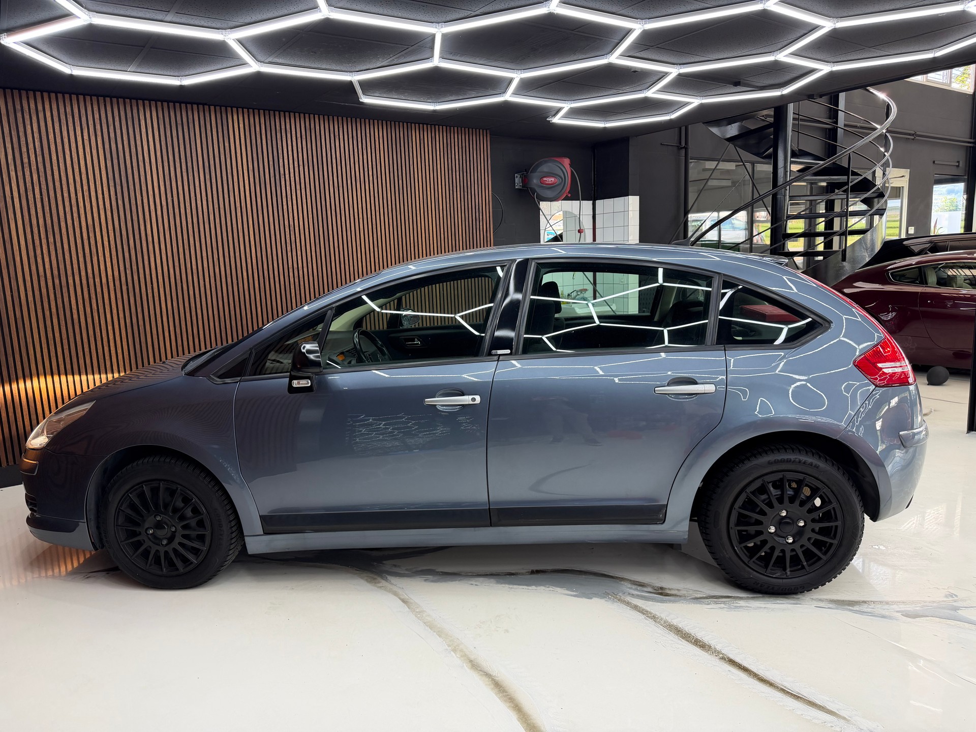 CITROEN C4 Berline 2.0i 16V Exclusive Automatic-image-8