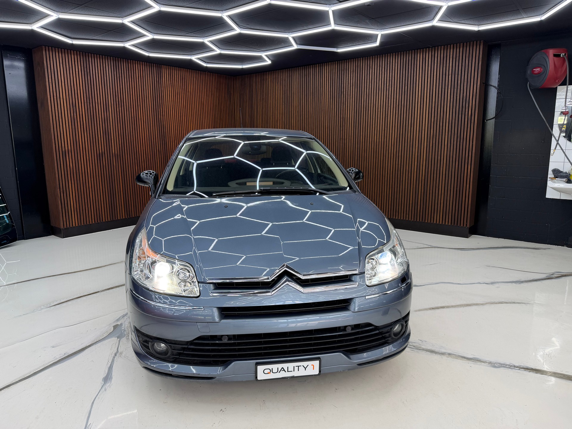 CITROEN C4 Berline 2.0i 16V Exclusive Automatic-image-1