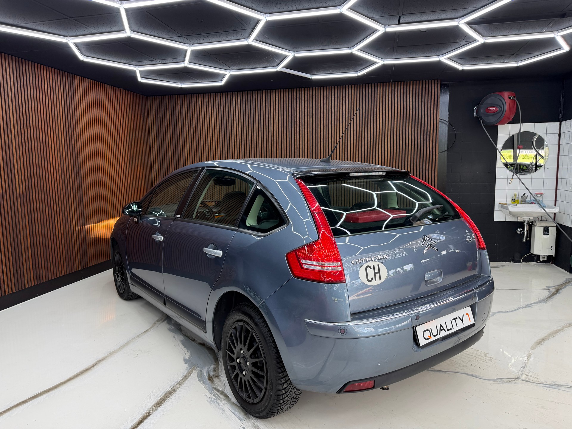 CITROEN C4 Berline 2.0i 16V Exclusive Automatic-image-7
