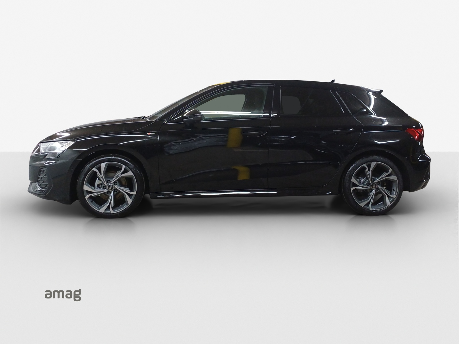 AUDI A3 Sportback TFSI 110 kW S line S tronic-image-1