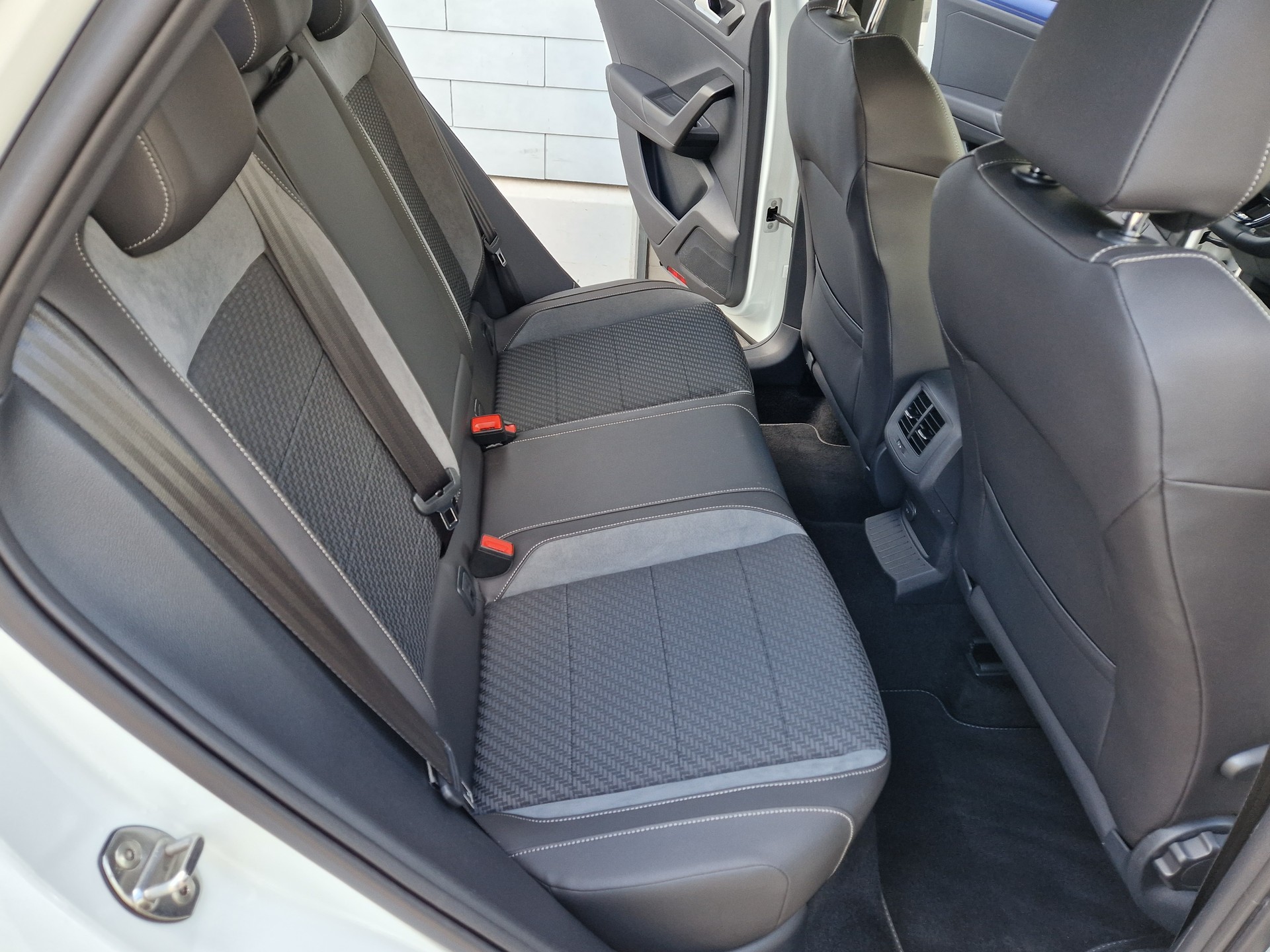 VW T-Roc 2.0 TSI R DSG 4Motion-image-13