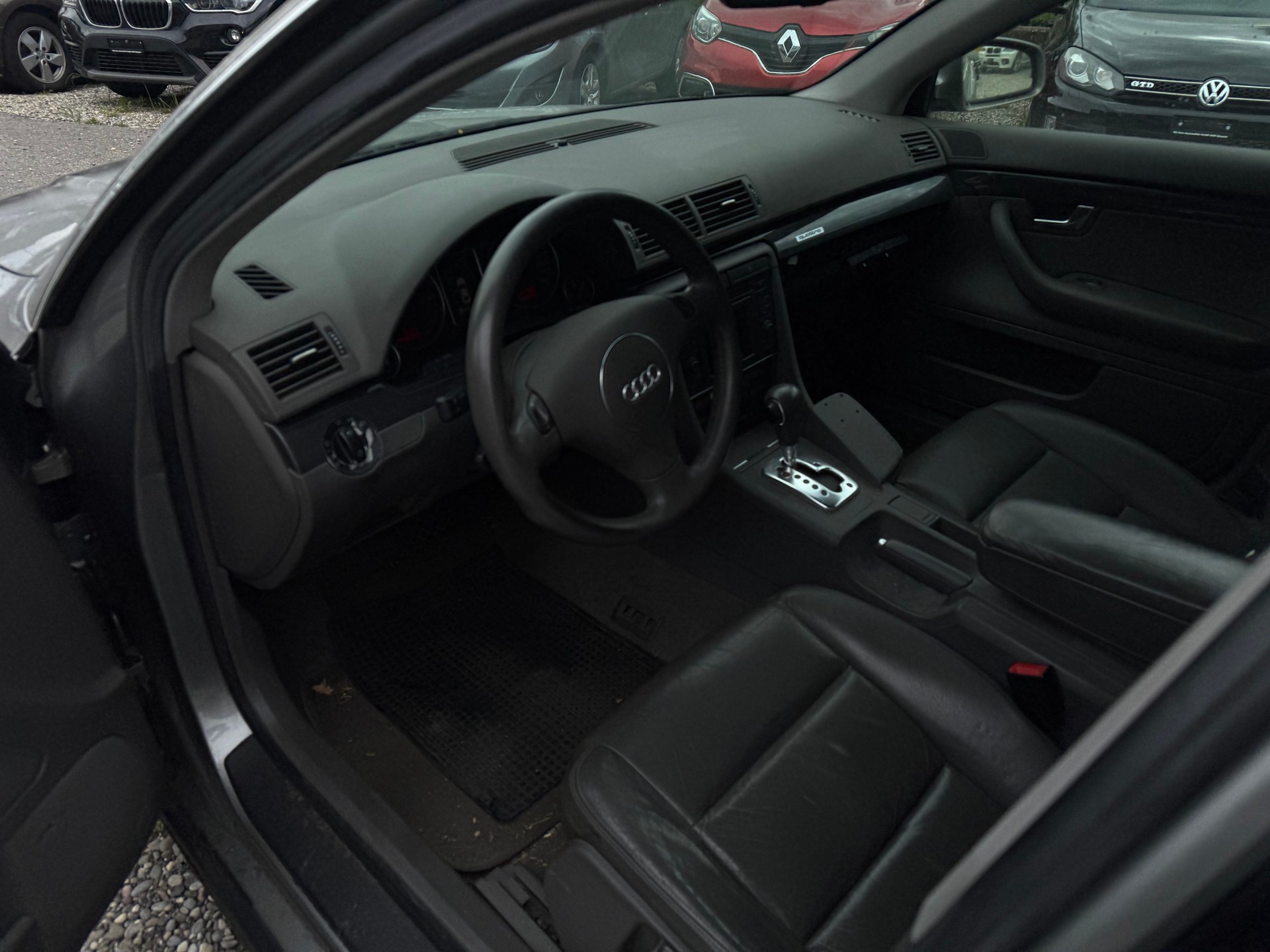 AUDI A4 3.0 V6 quattro-image-9