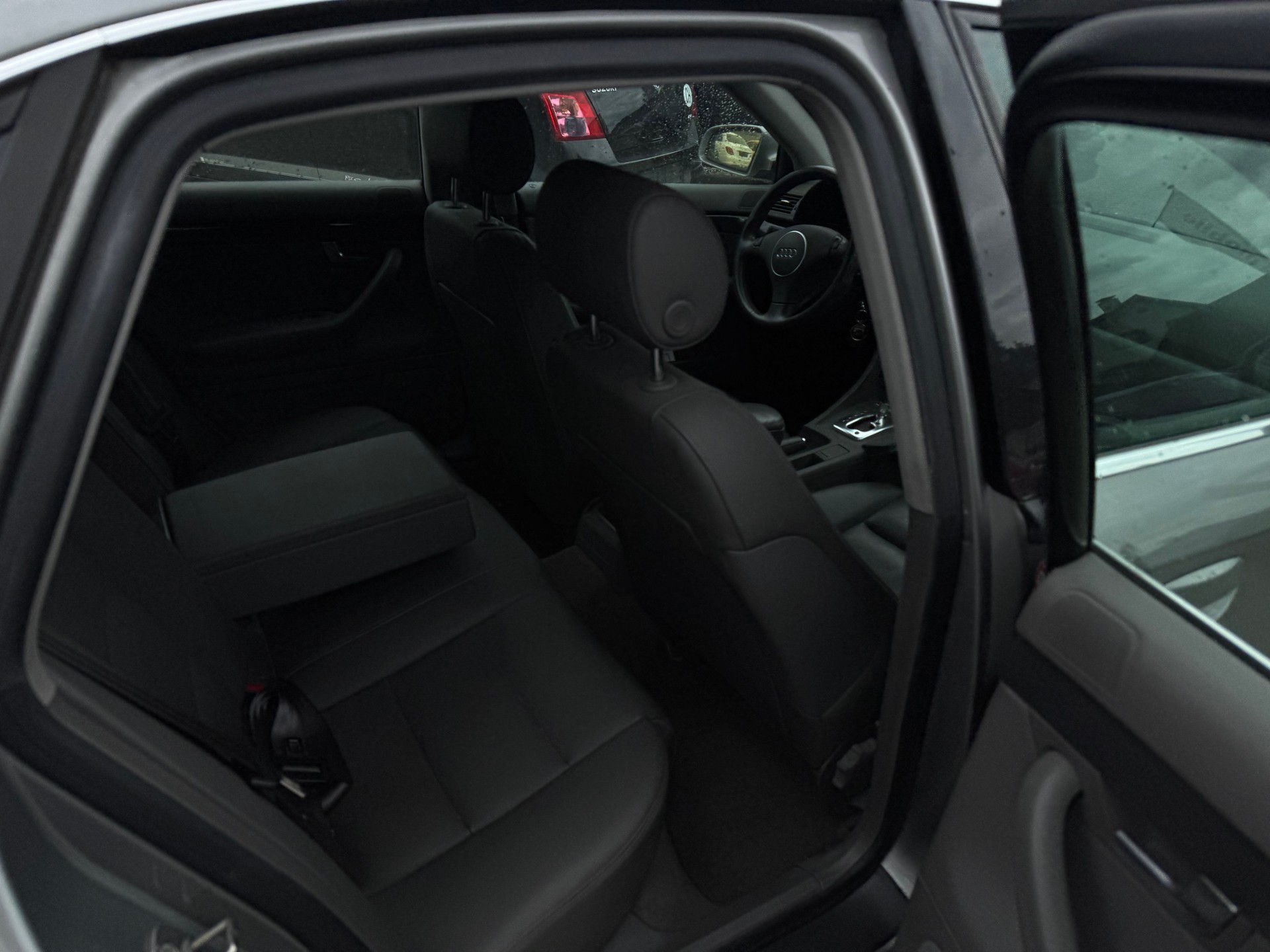 AUDI A4 3.0 V6 quattro-image-8