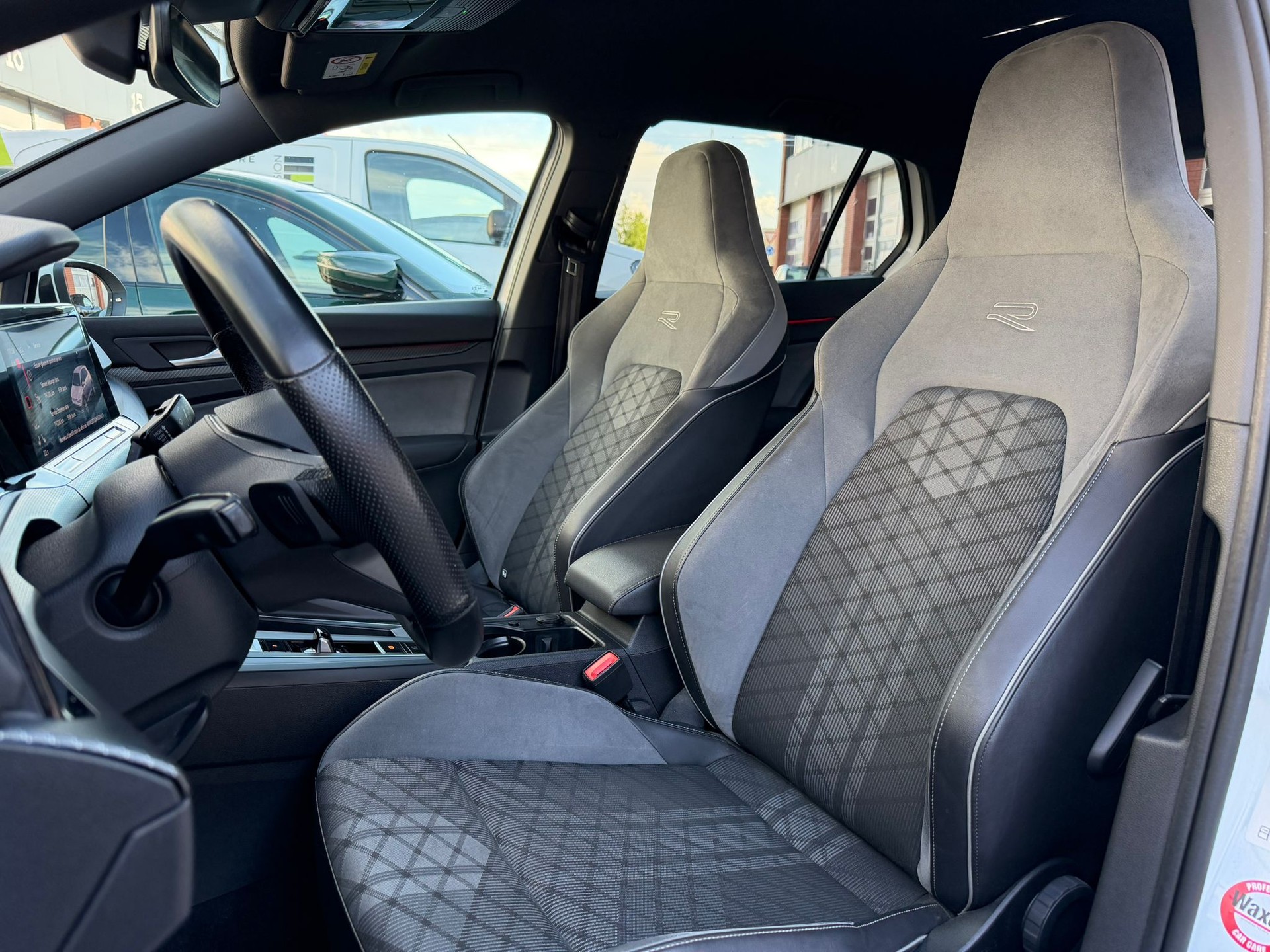 VW Golf 1.5 eTSI mHEV ACT R-Line DSG-image-7