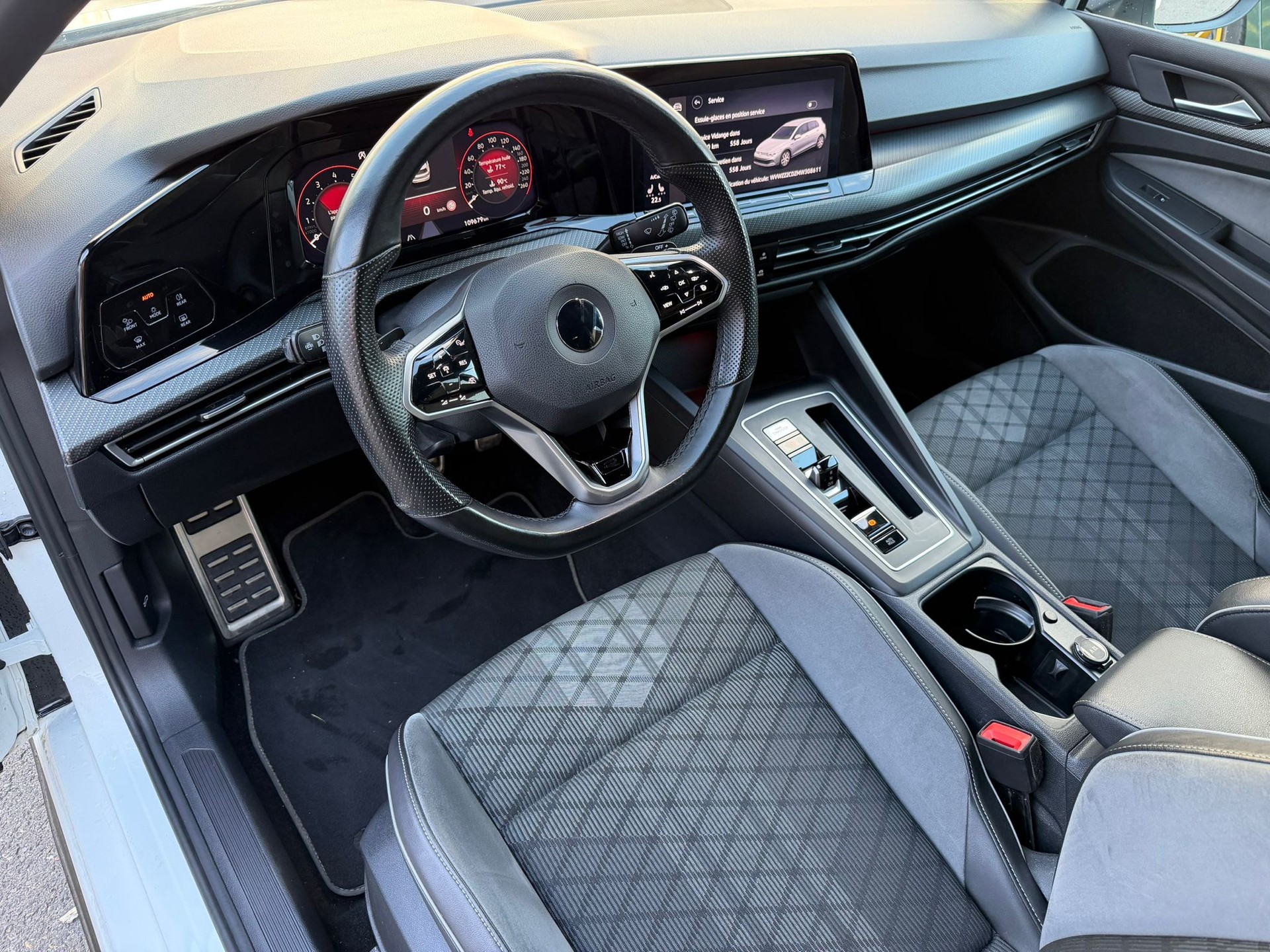 VW Golf 1.5 eTSI mHEV ACT R-Line DSG-image-2