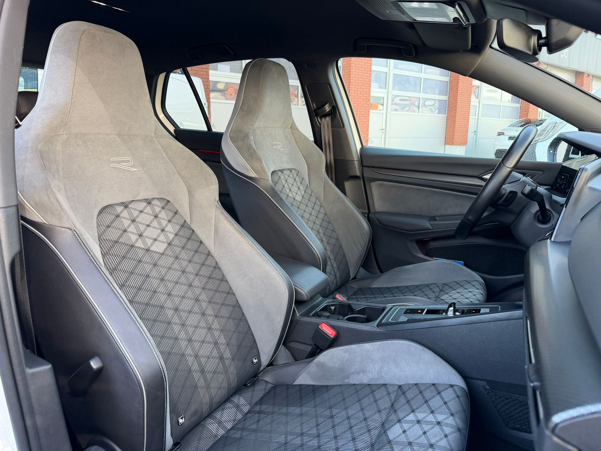 VW Golf 1.5 eTSI mHEV ACT R-Line DSG-image-9