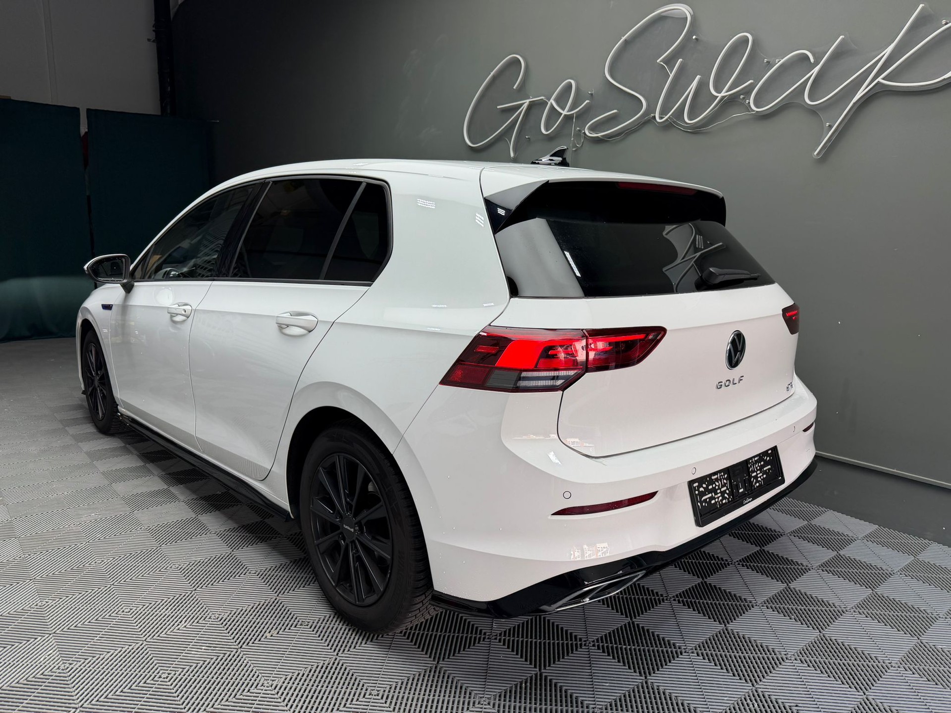 VW Golf 1.5 eTSI mHEV ACT R-Line DSG-image-4