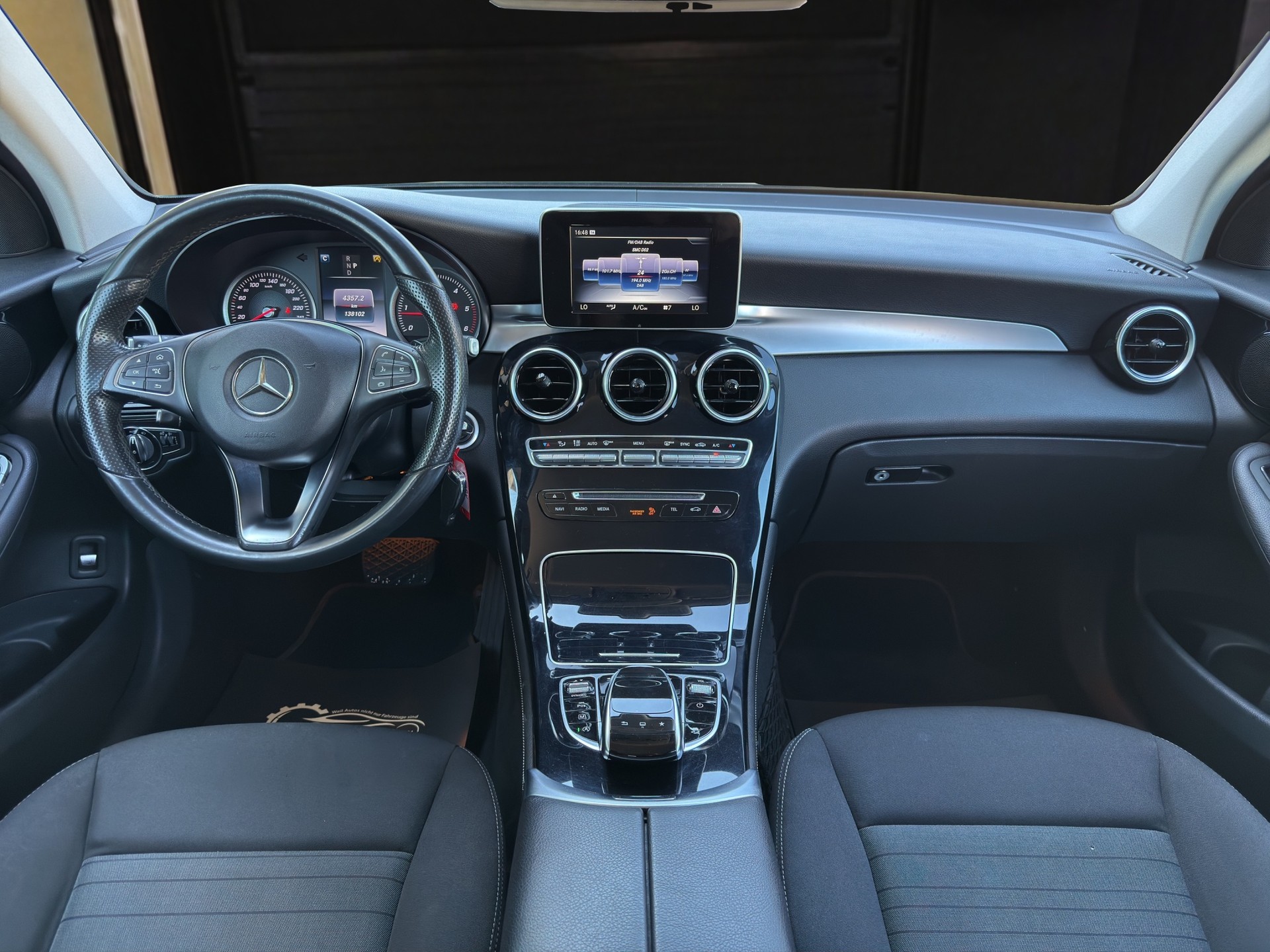 MERCEDES-BENZ GLC 220 d 4Matic 9G-Tronic-image-10