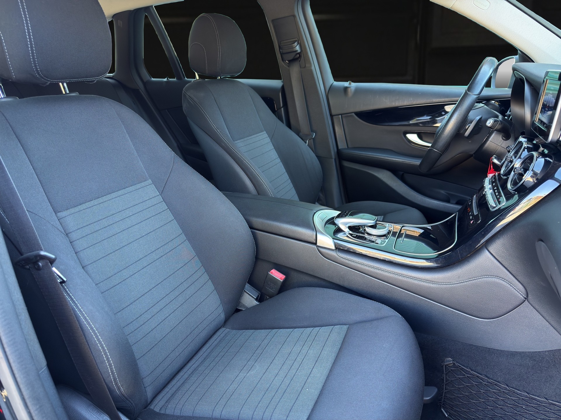 MERCEDES-BENZ GLC 220 d 4Matic 9G-Tronic-image-9