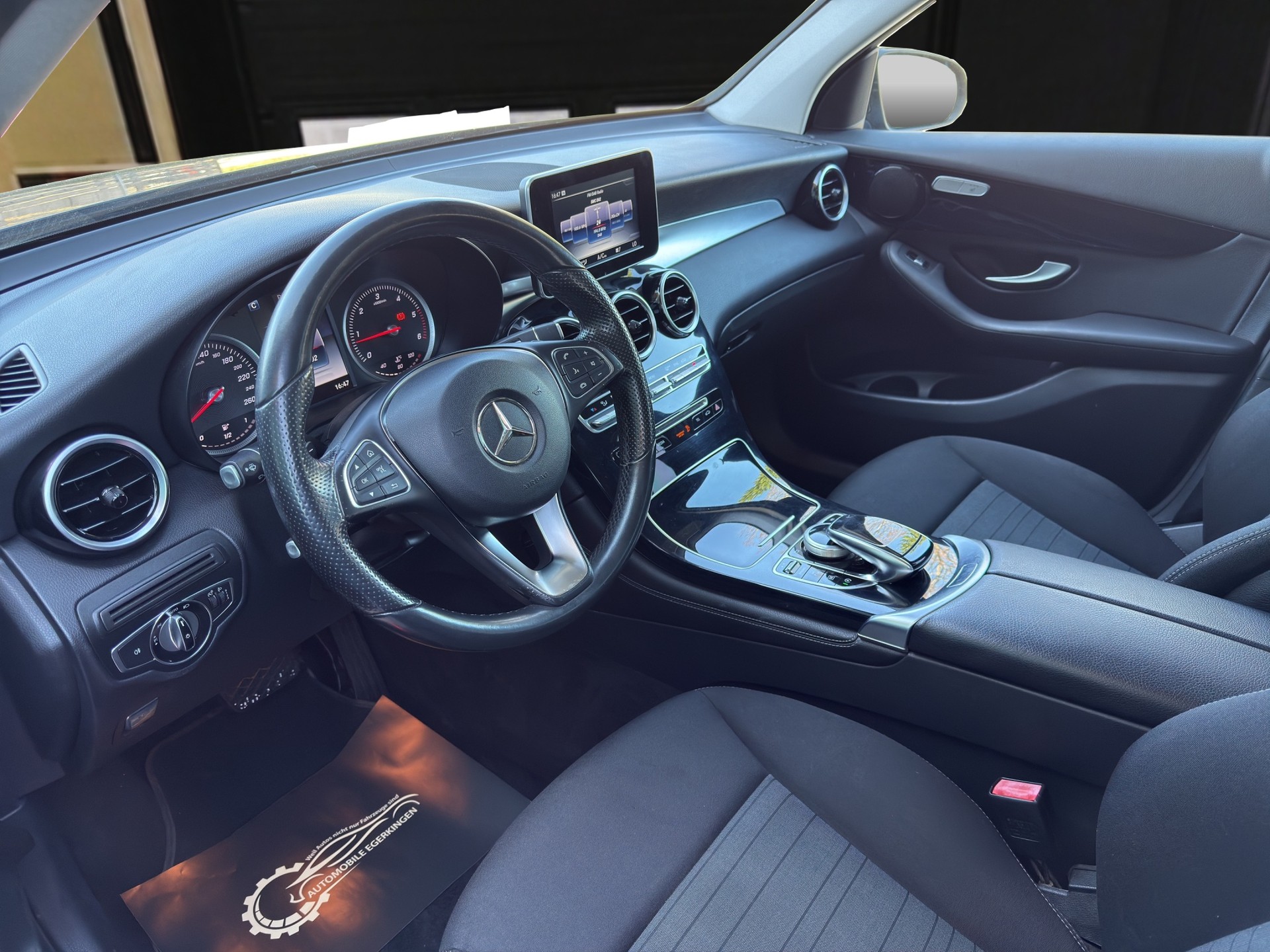 MERCEDES-BENZ GLC 220 d 4Matic 9G-Tronic-image-8