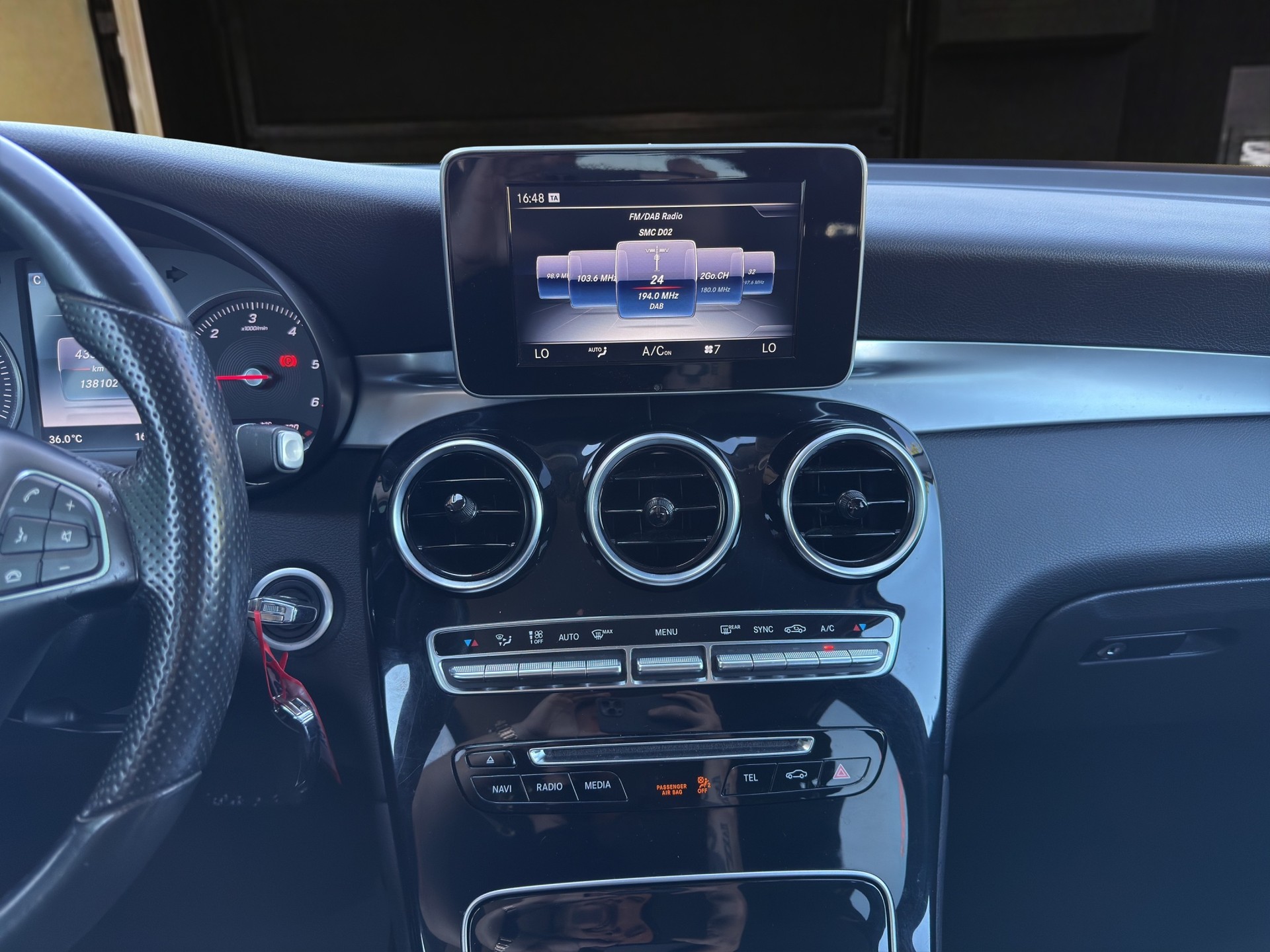 MERCEDES-BENZ GLC 220 d 4Matic 9G-Tronic-image-14
