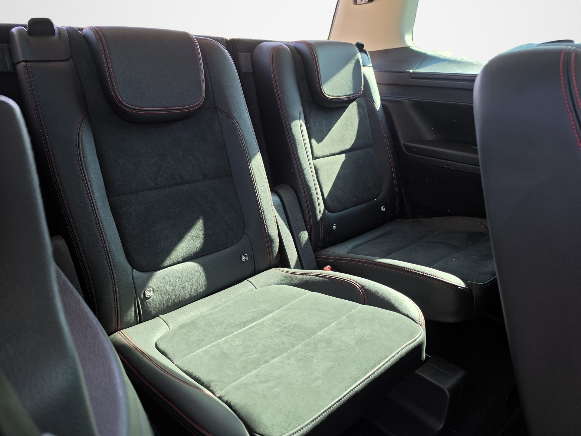 SEAT Alhambra 1.4 TSI DSG SWISS FR2-image-11