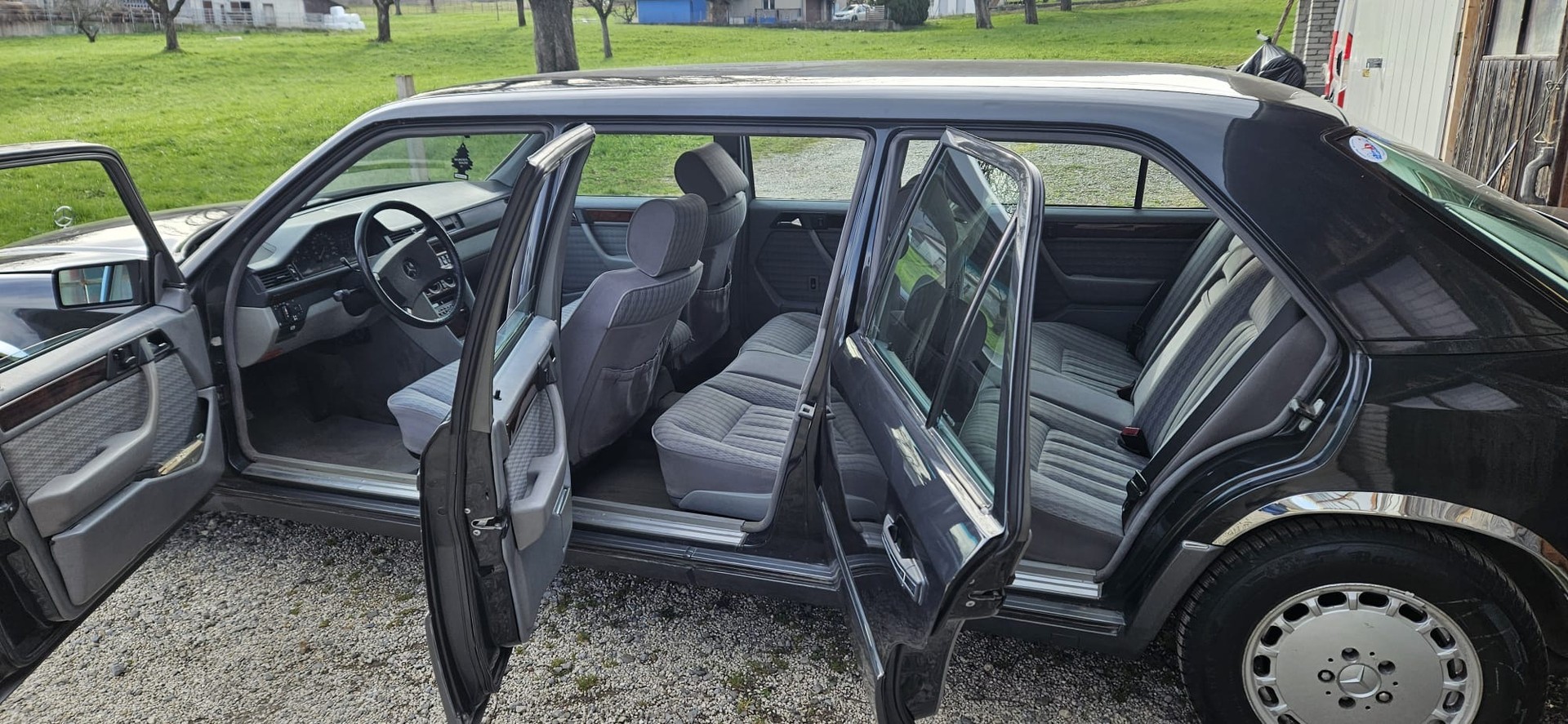 MERCEDES-BENZ 260 E lang-image-11