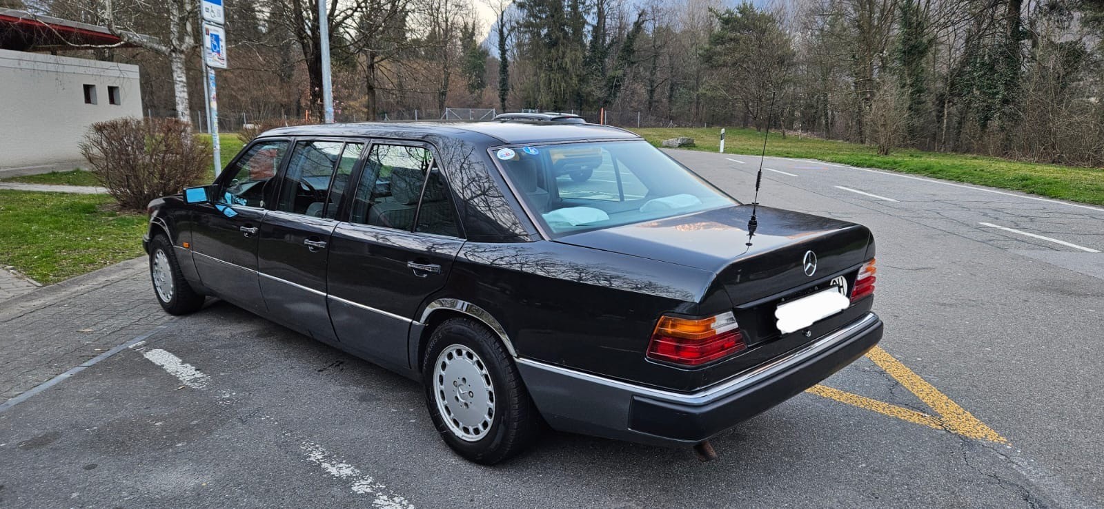 MERCEDES-BENZ 260 E lang-image-3