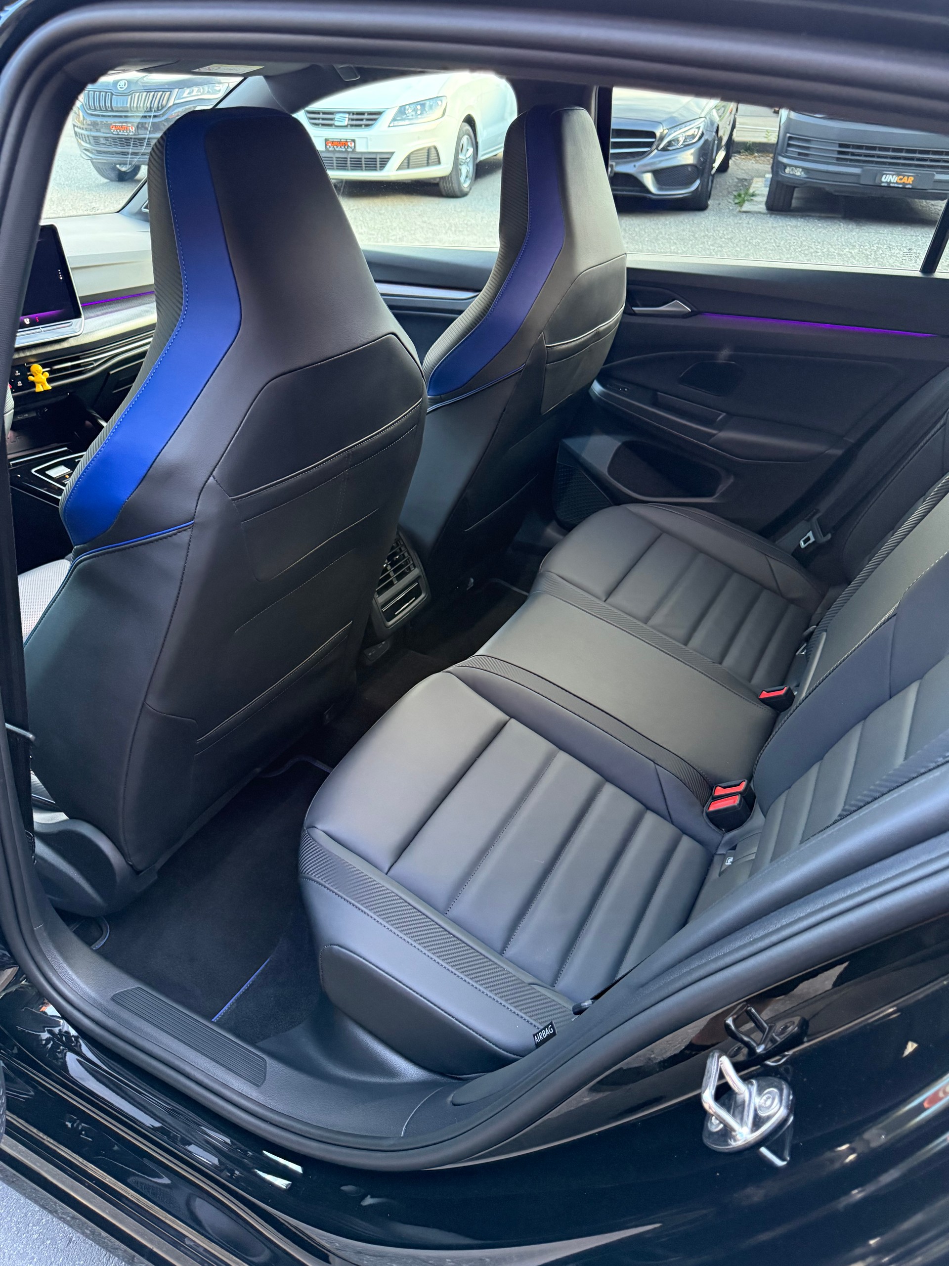 VW 2.0 TSI R Black Edition DSG 4motion-image-7