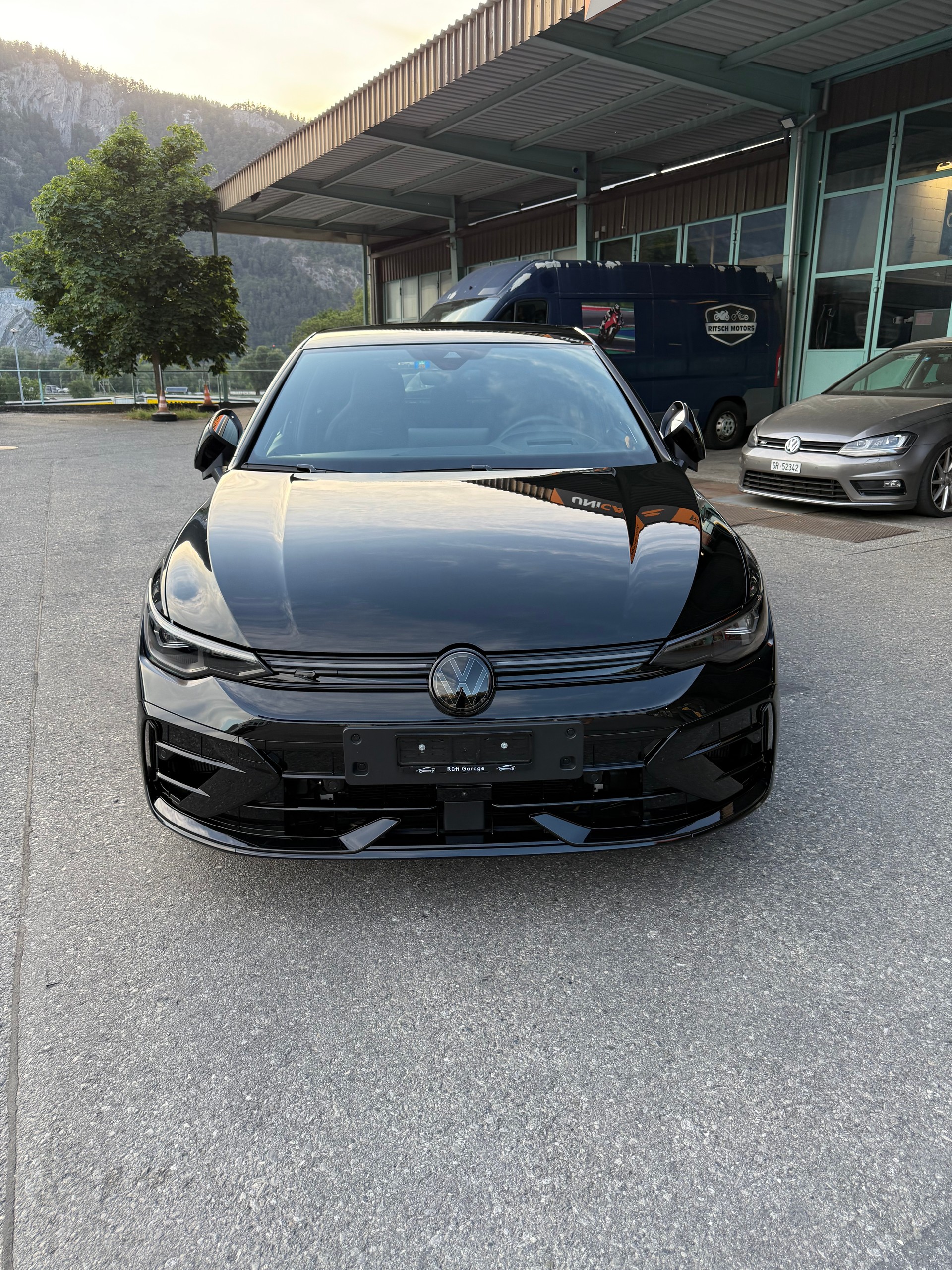 VW 2.0 TSI R Black Edition DSG 4motion-image-6