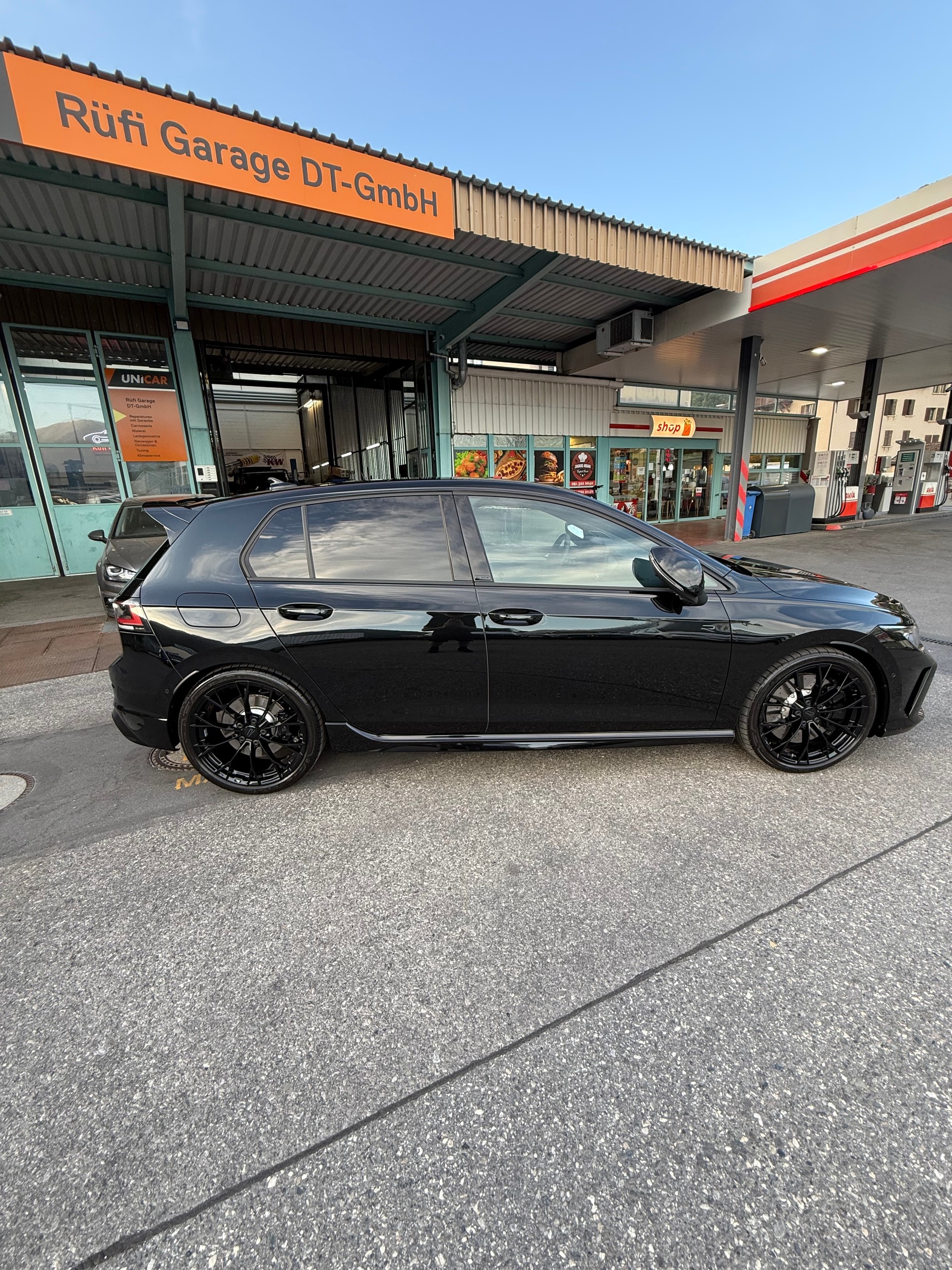 VW 2.0 TSI R Black Edition DSG 4motion-image-4