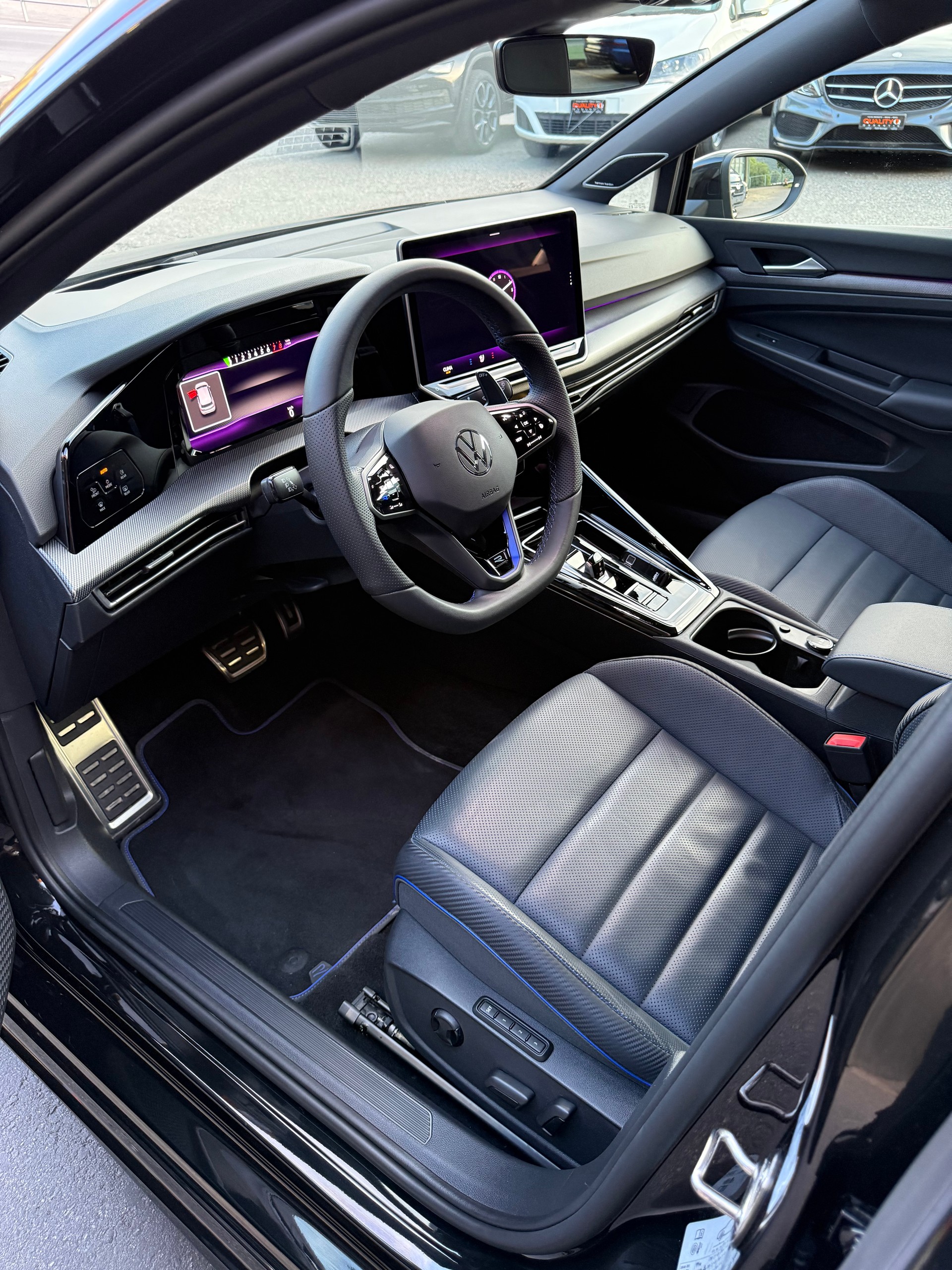 VW 2.0 TSI R Black Edition DSG 4motion-image-8