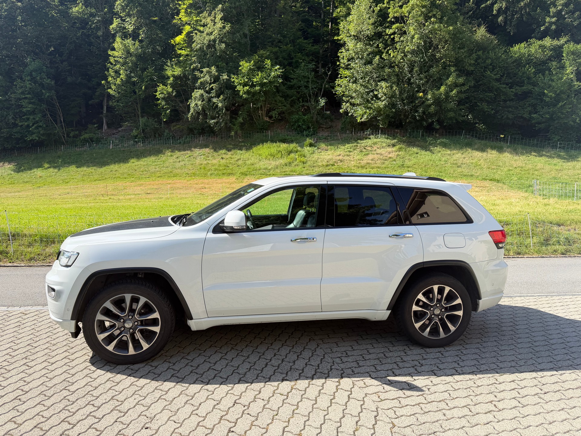 JEEP 3.0 CRD 250 Overland-image-1