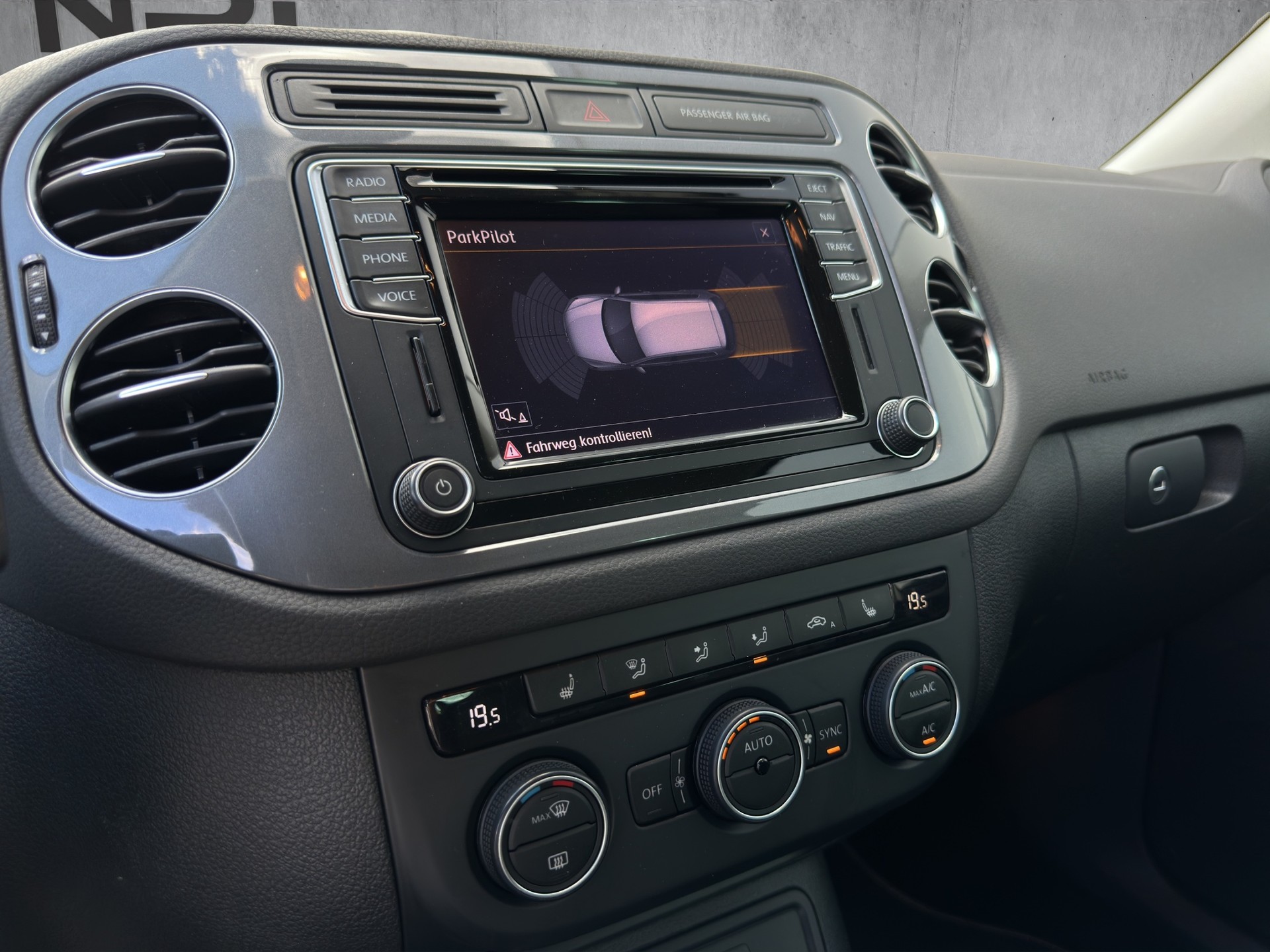 VW Tiguan 2.0 TDI BMT Sport & Style DSG-image-9