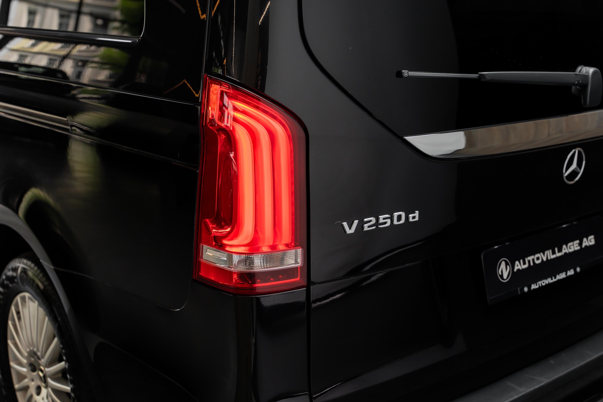 MERCEDES-BENZ V 250 d extralang Avantgarde 4Matic 9G-Tronic-image-27