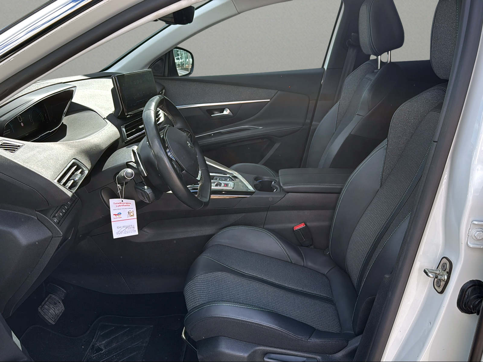 PEUGEOT 3008 225e Hybrid2 Allure Pack EAT8-image-3