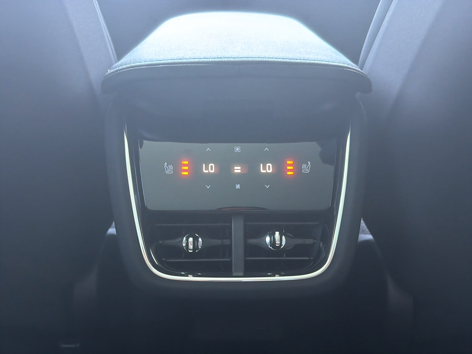 VOLVO EX90 Twin Performance Ultra AWD-image-17