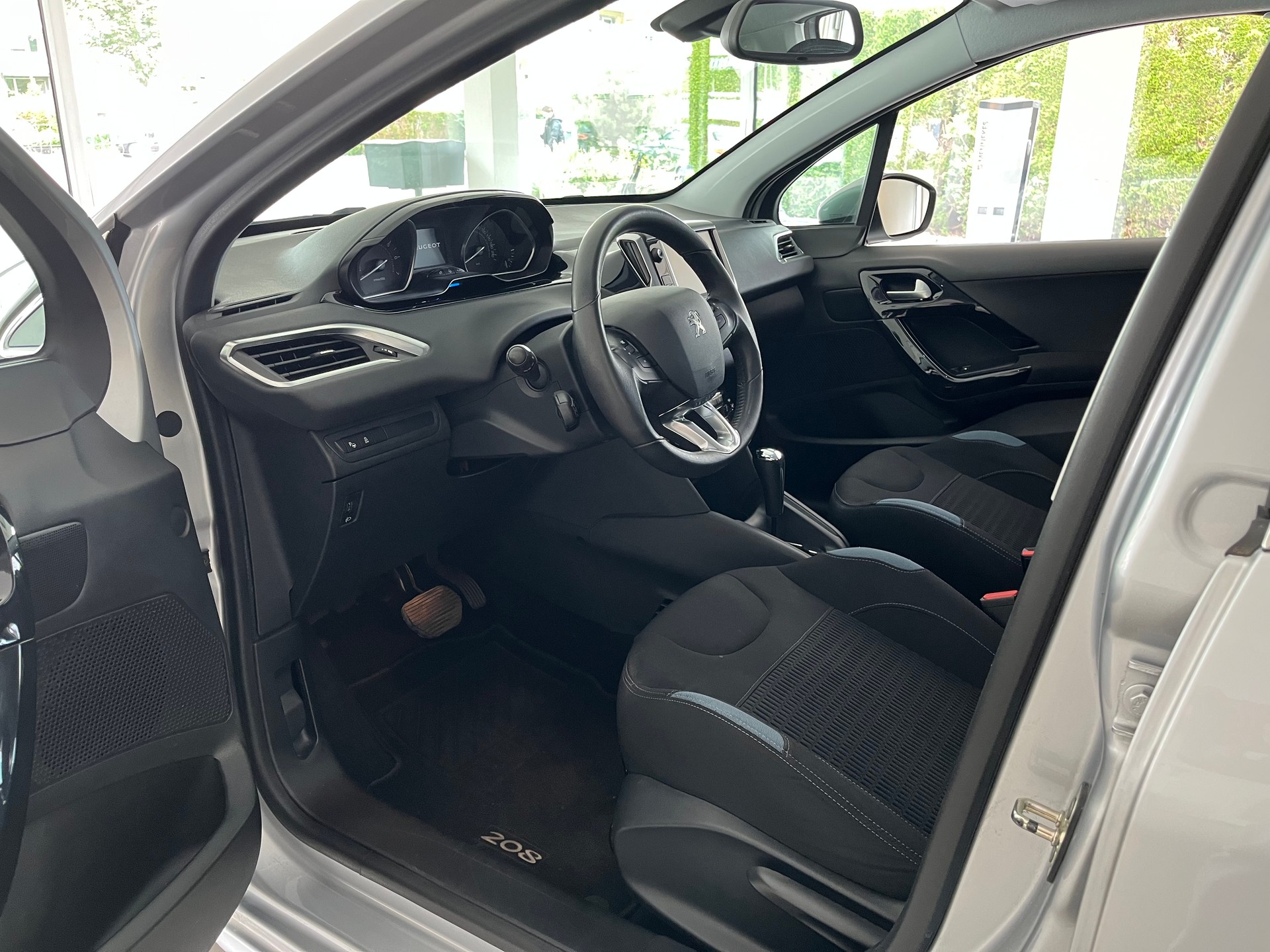 PEUGEOT 208 1.6 VTI Allure Automatik-image-9