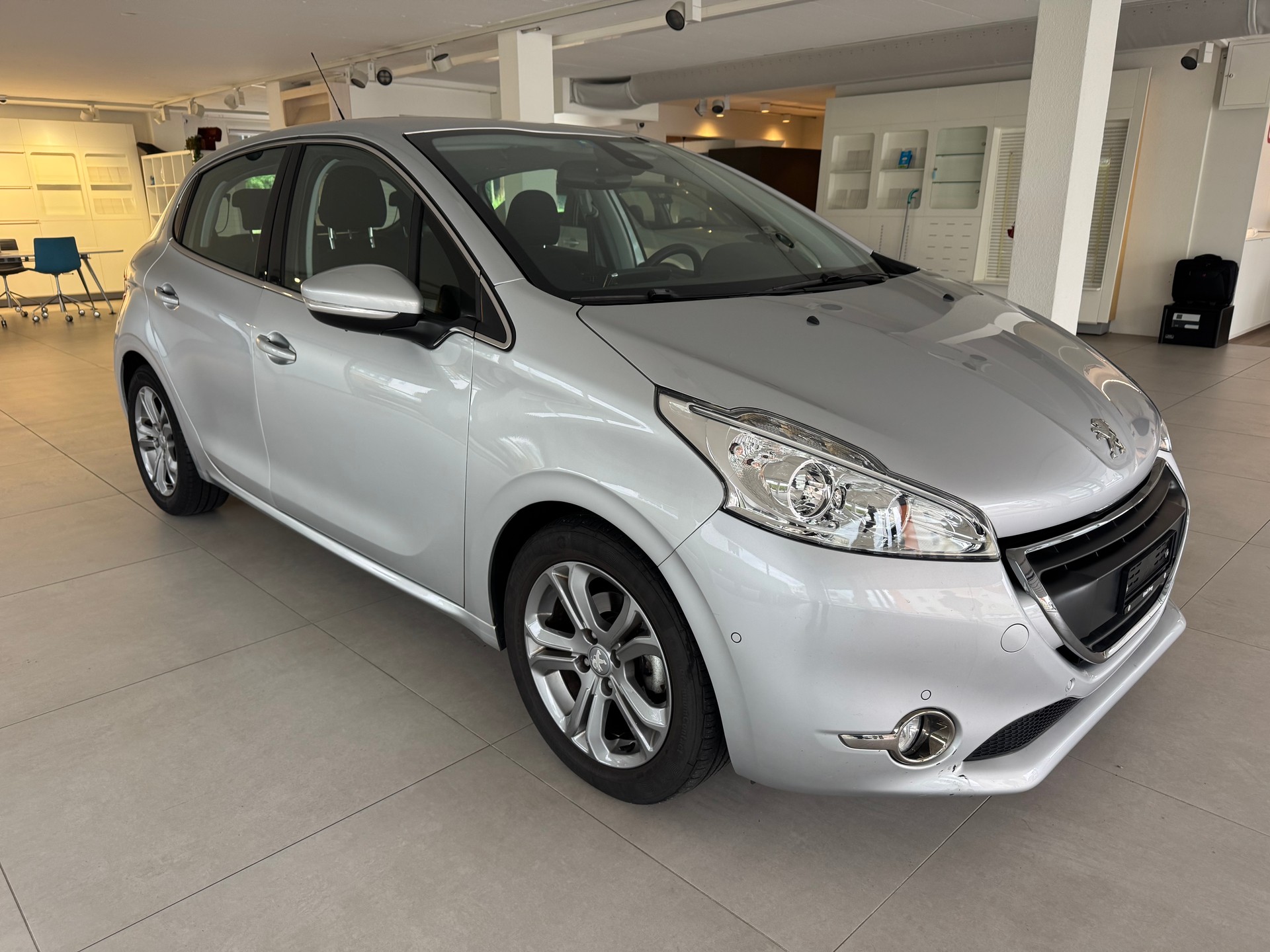 PEUGEOT 208 1.6 VTI Allure Automatik-image-1