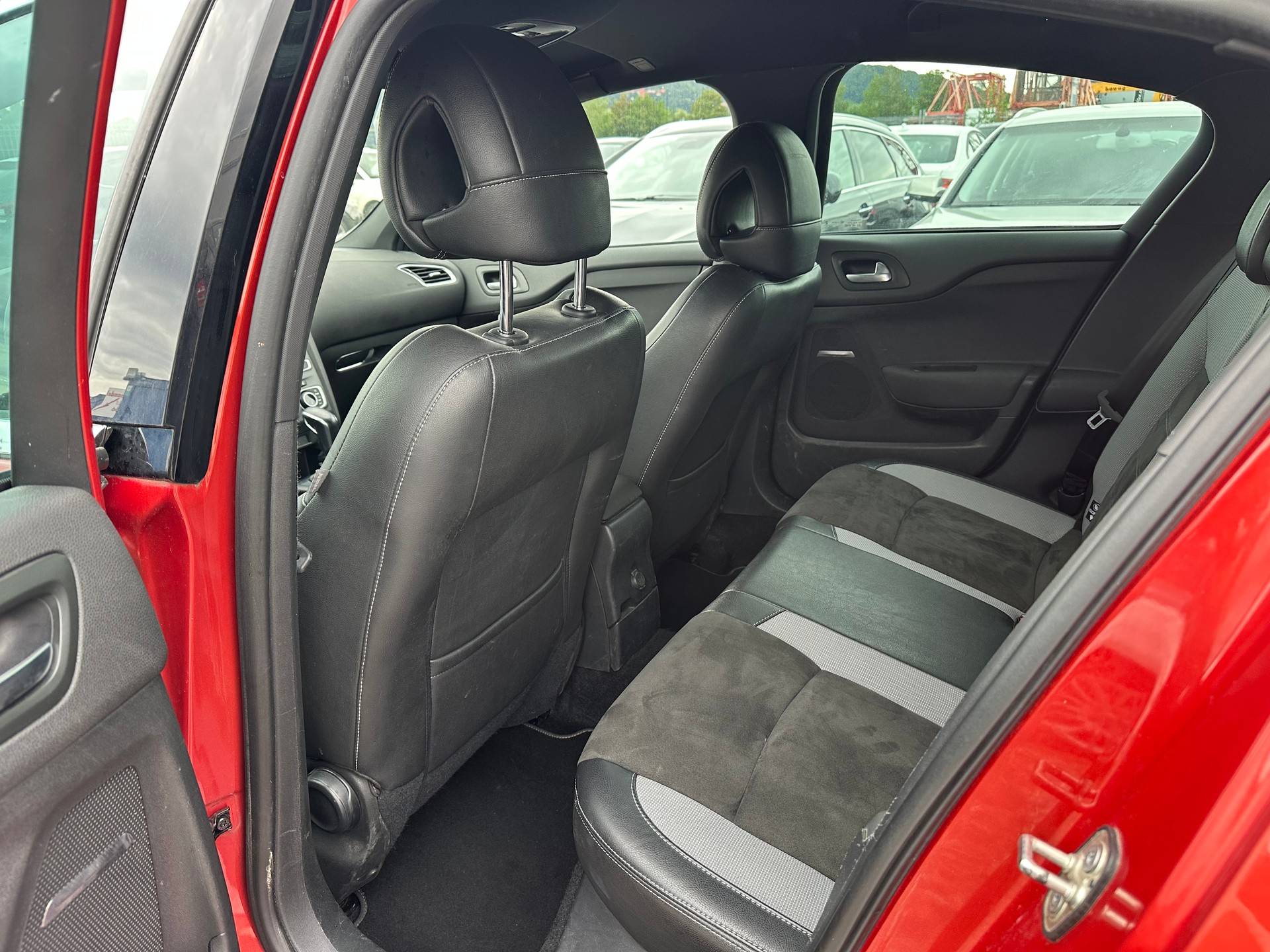 DS AUTOMOBILES DS 4 Crossback 2.0 BlueHDi Sport Chic Automatic-image-11