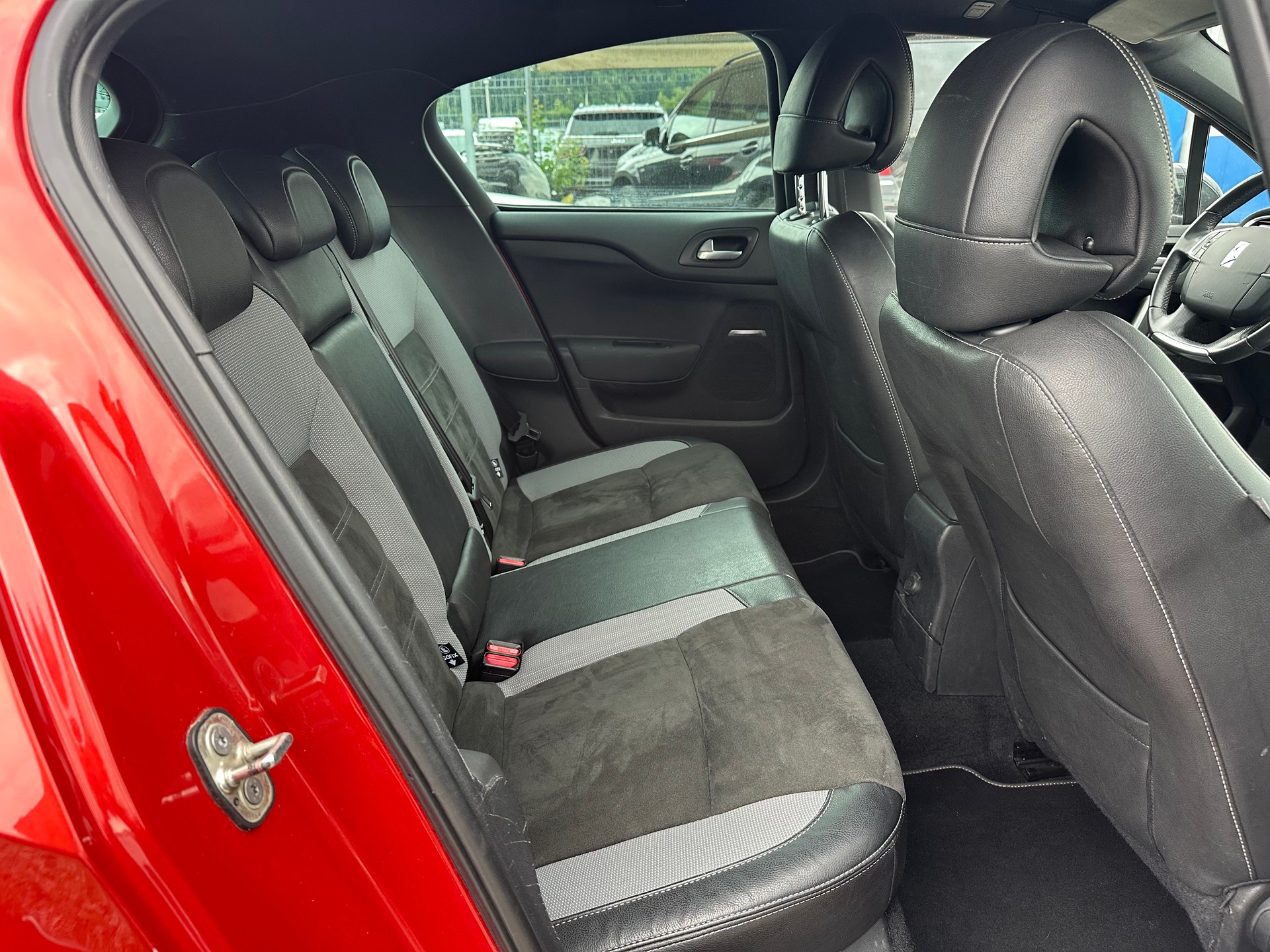 DS AUTOMOBILES DS 4 Crossback 2.0 BlueHDi Sport Chic Automatic-image-13