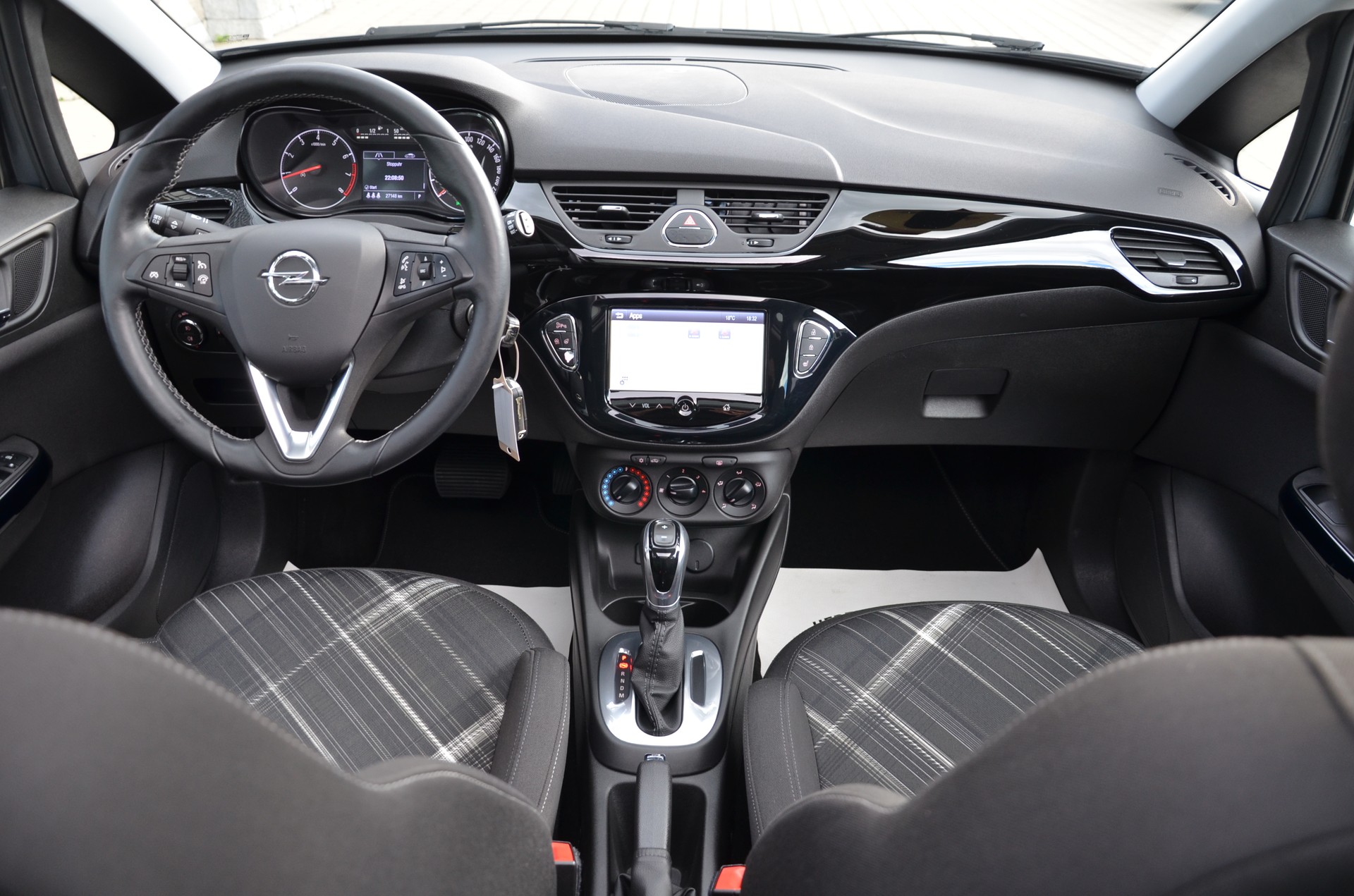 OPEL Corsa 1.4 TP Color Edition Automatic*Frisch ab MFK,1 Jahr oder 20'000km Garantie*-image-8