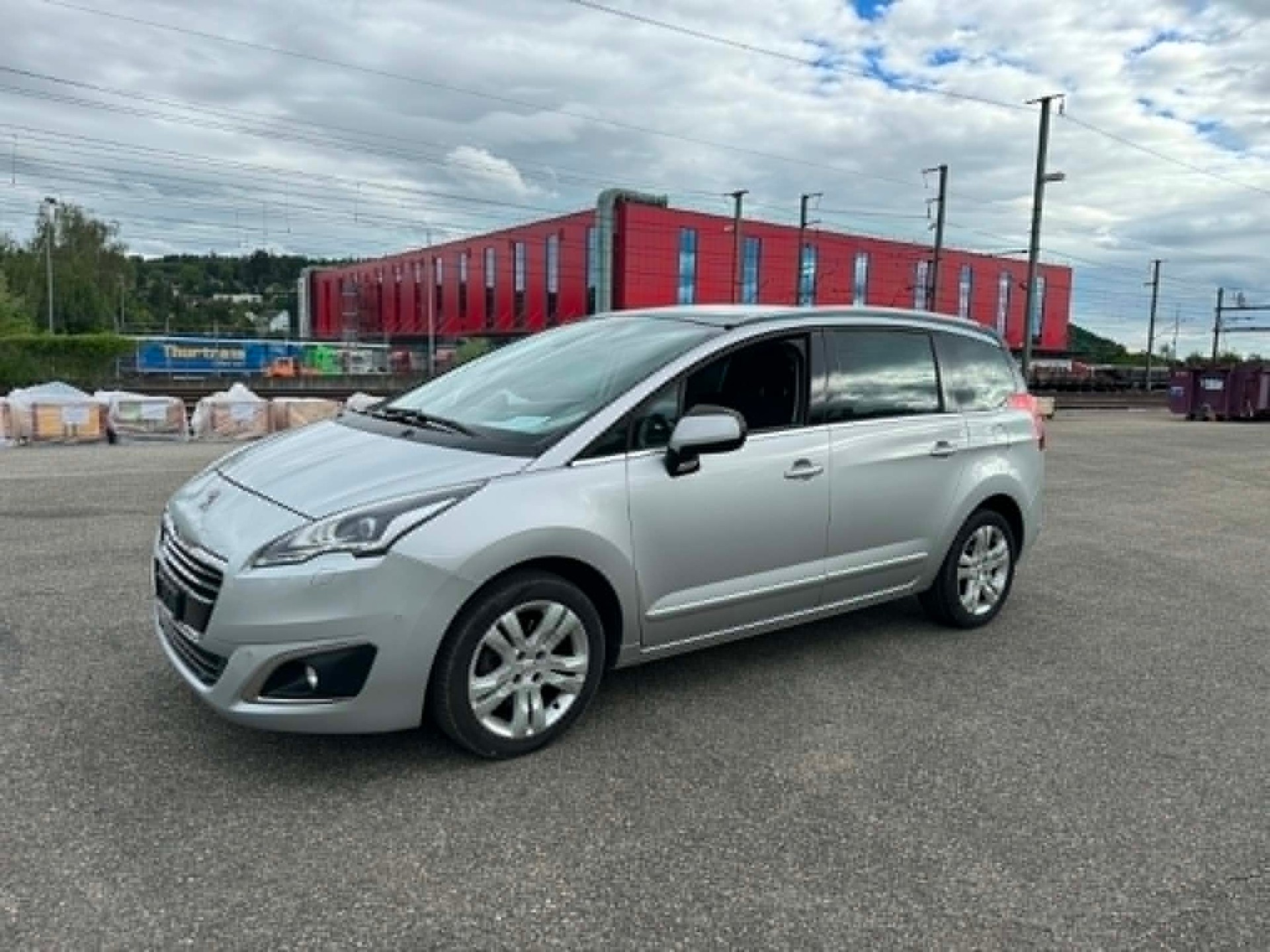 PEUGEOT 5008 1.6 THP Allure Tiptronic-image-0