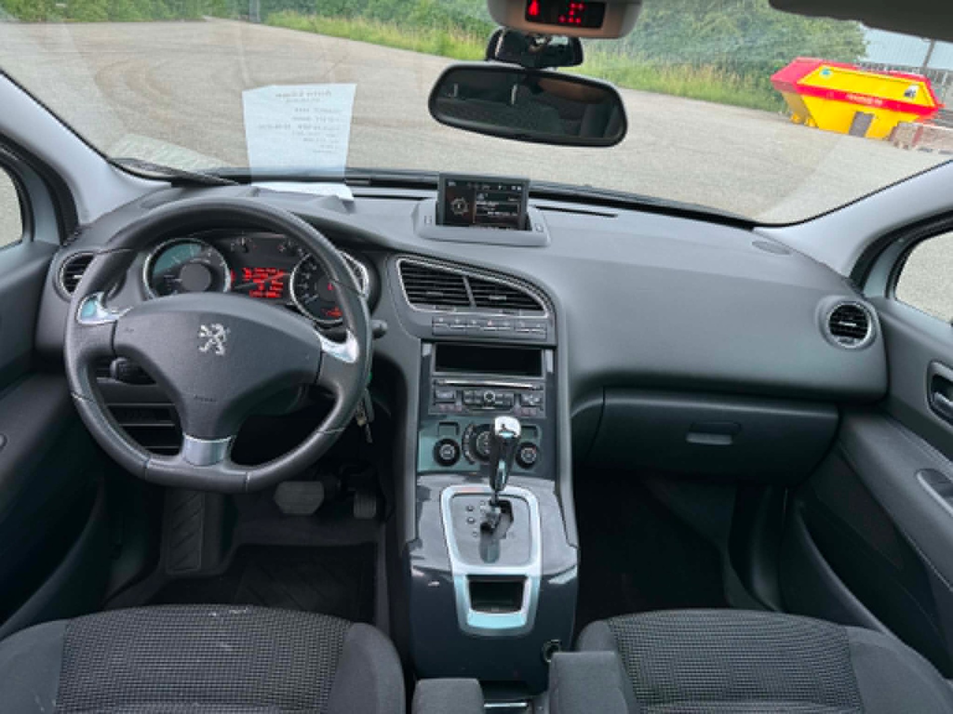 PEUGEOT 5008 1.6 THP Allure Tiptronic-image-2