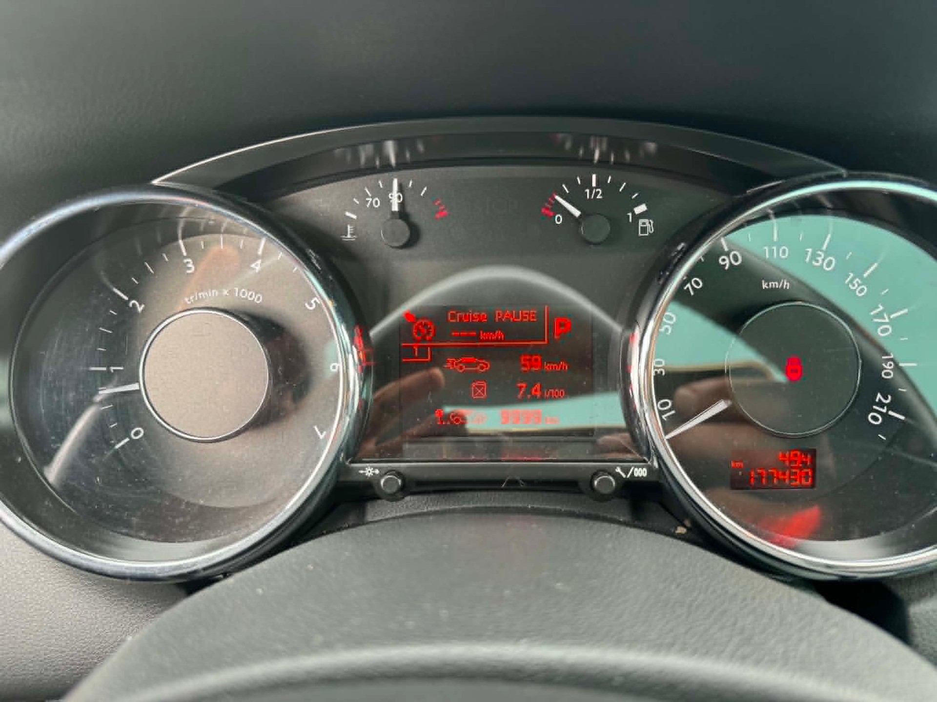 PEUGEOT 5008 1.6 THP Allure Tiptronic-image-9