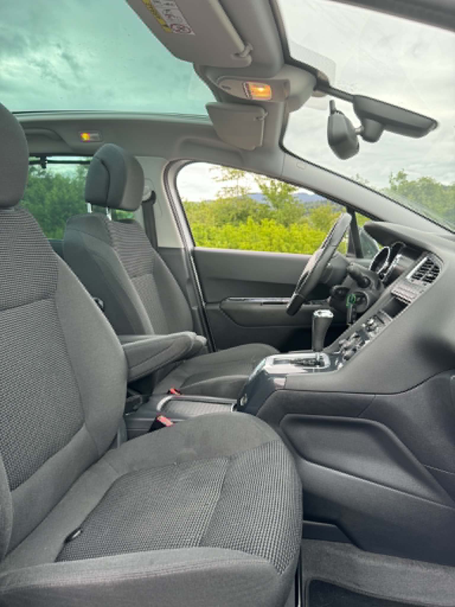 PEUGEOT 5008 1.6 THP Allure Tiptronic-image-12