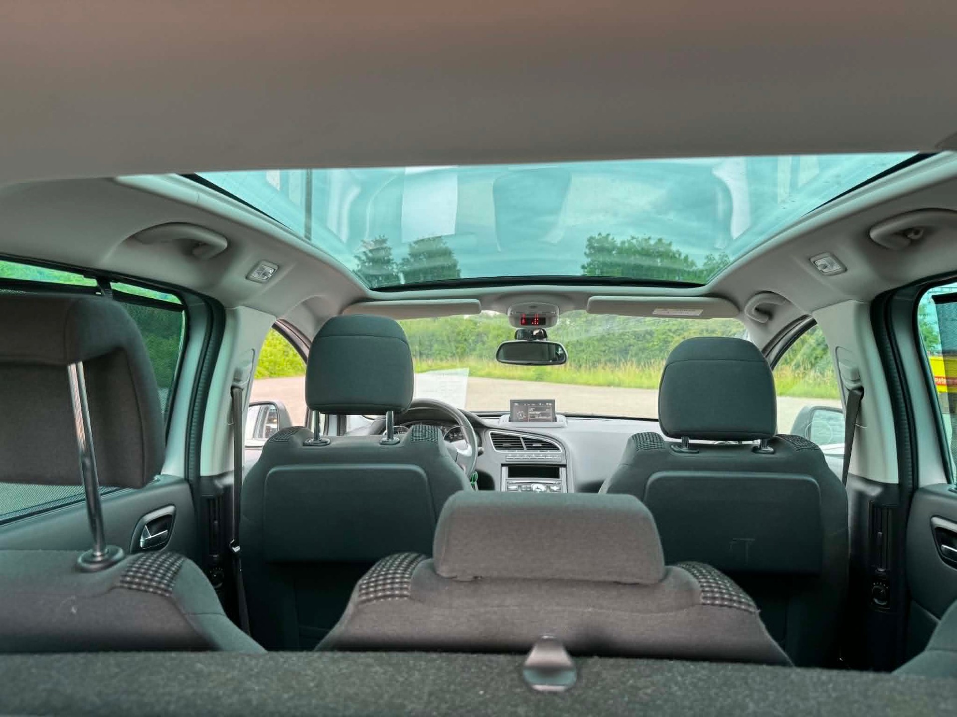 PEUGEOT 5008 1.6 THP Allure Tiptronic-image-13