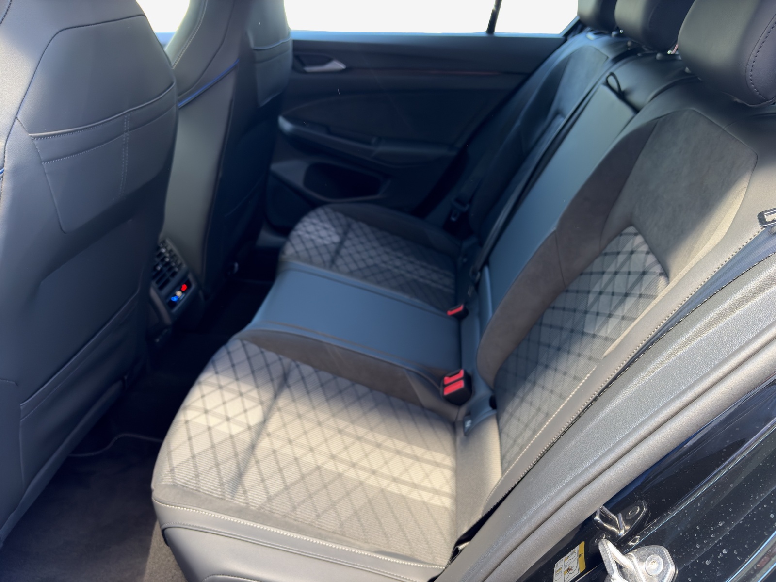 VW Golf 2.0 TSI R-Line DSG 4 Motion-image-11