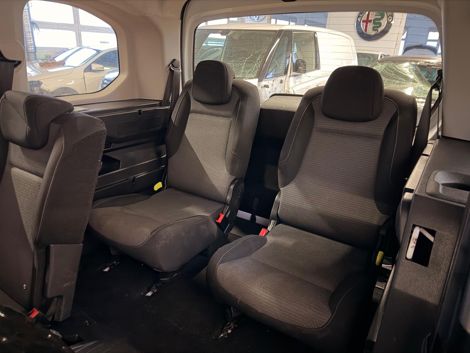TOYOTA Proace City Verso 1.2 Shuttle Medium-image-13