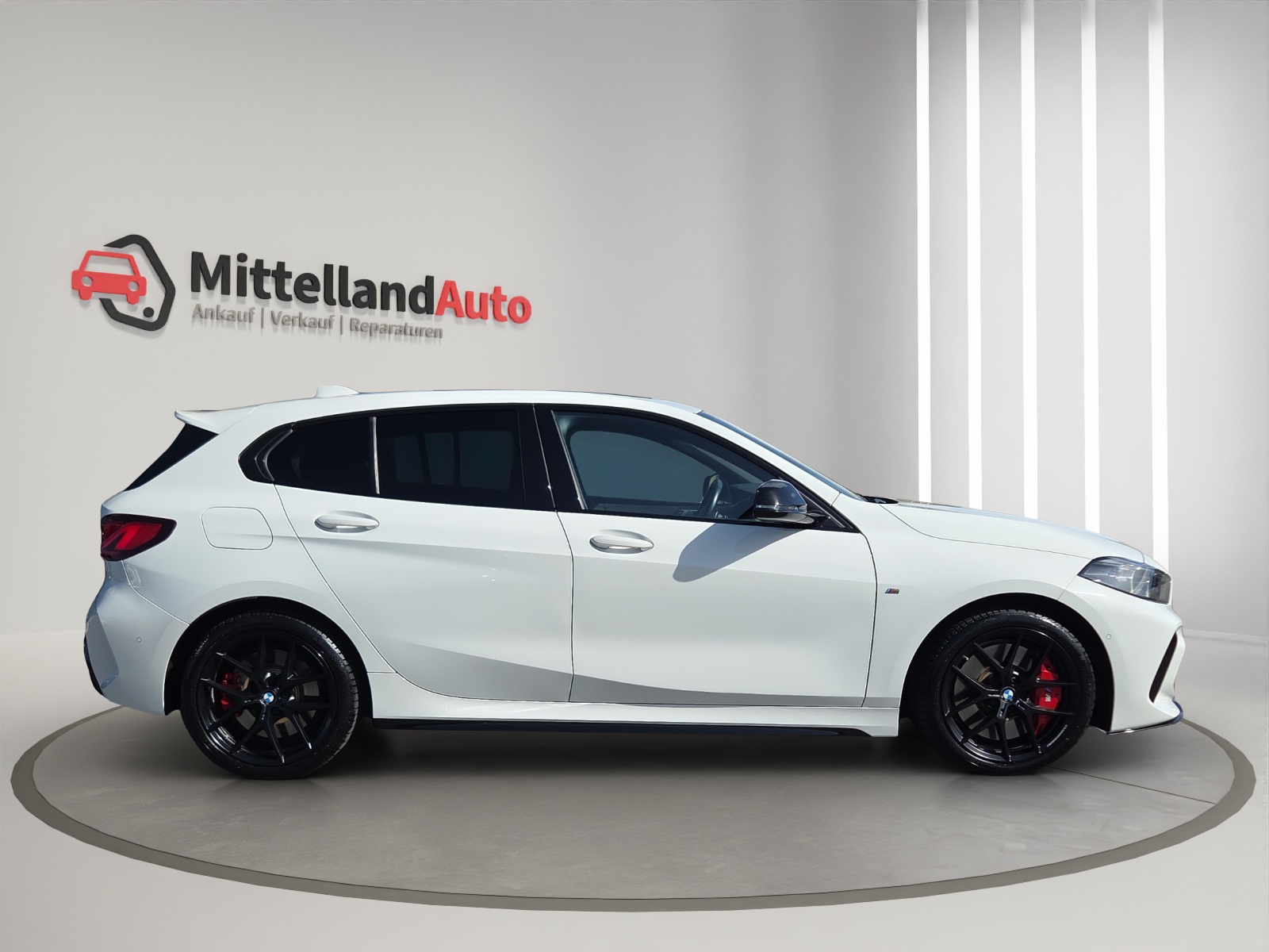 BMW M135i xDrive Steptronic-image-3