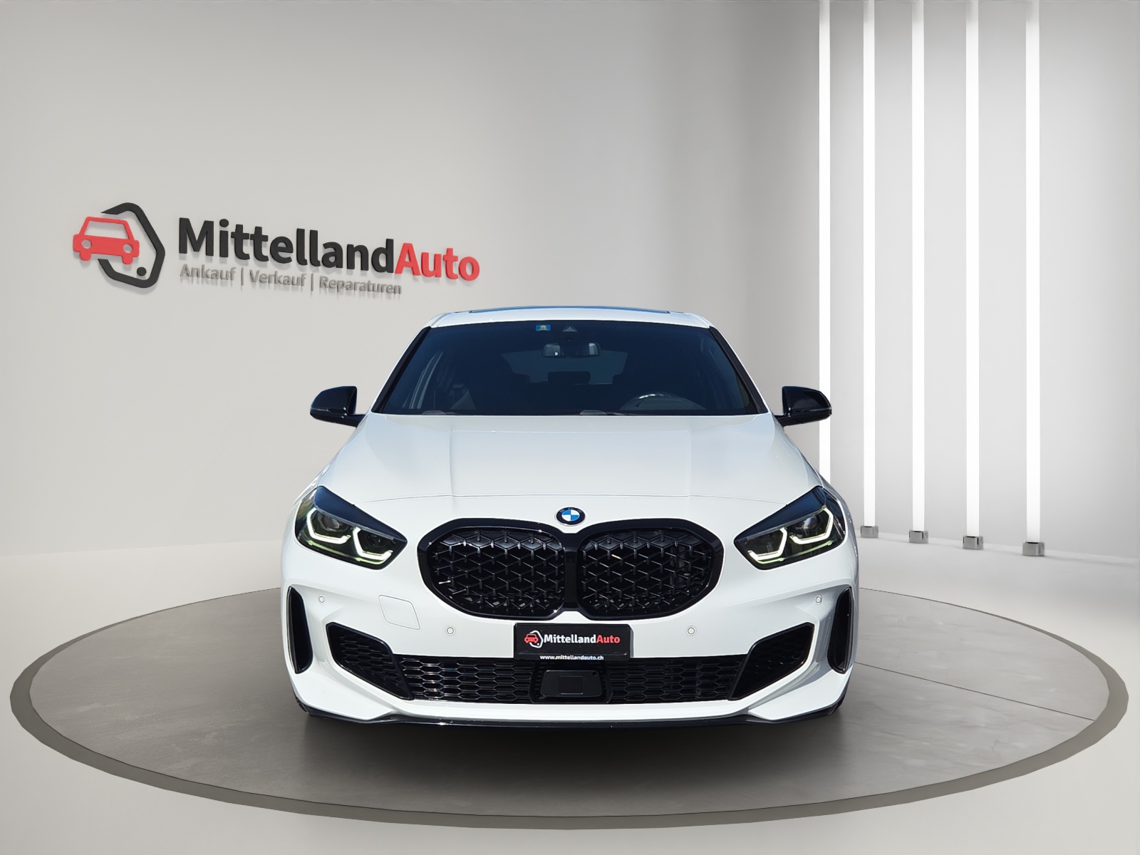 BMW M135i xDrive Steptronic-image-1