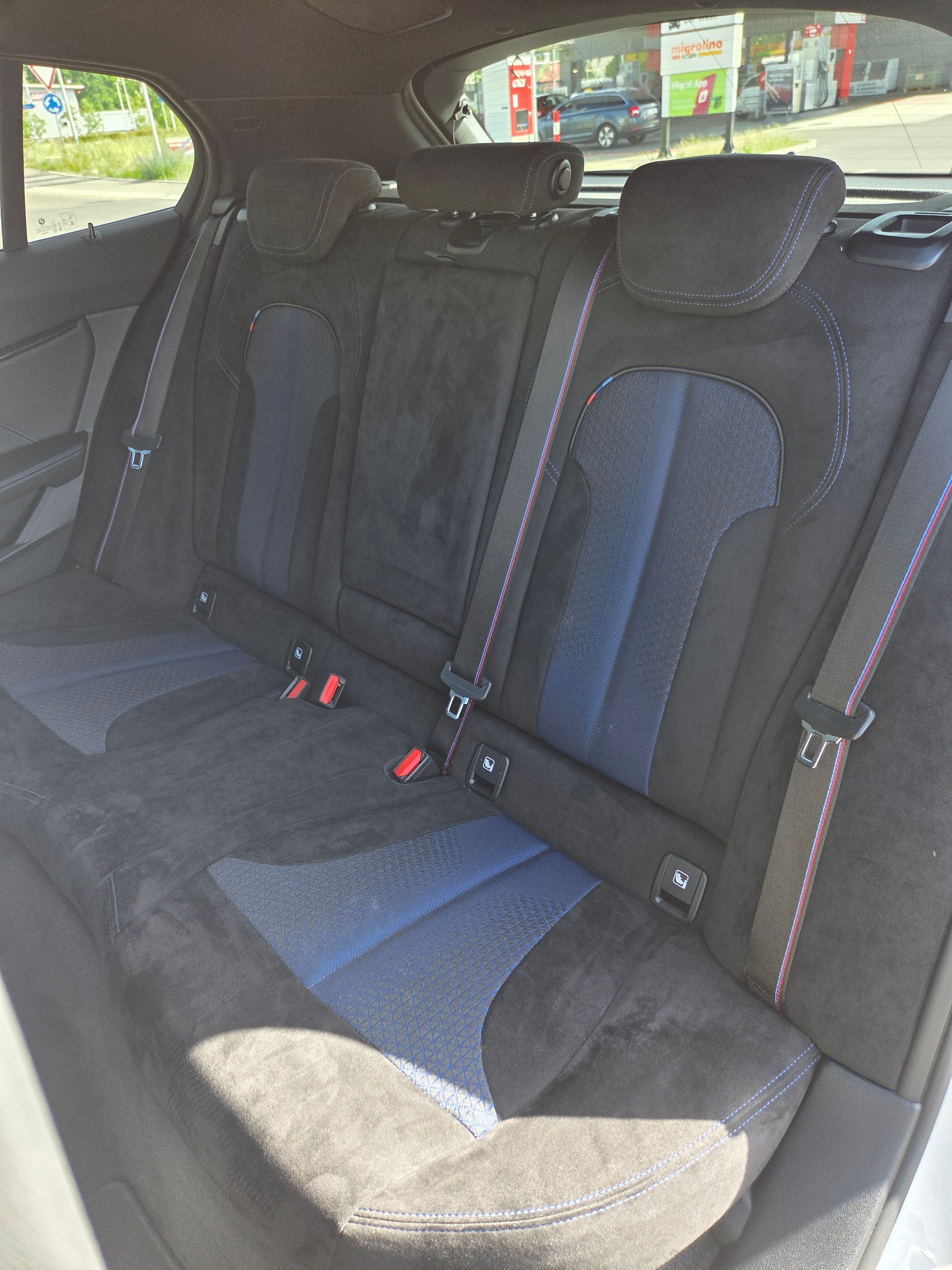 BMW M135i xDrive Steptronic-image-10